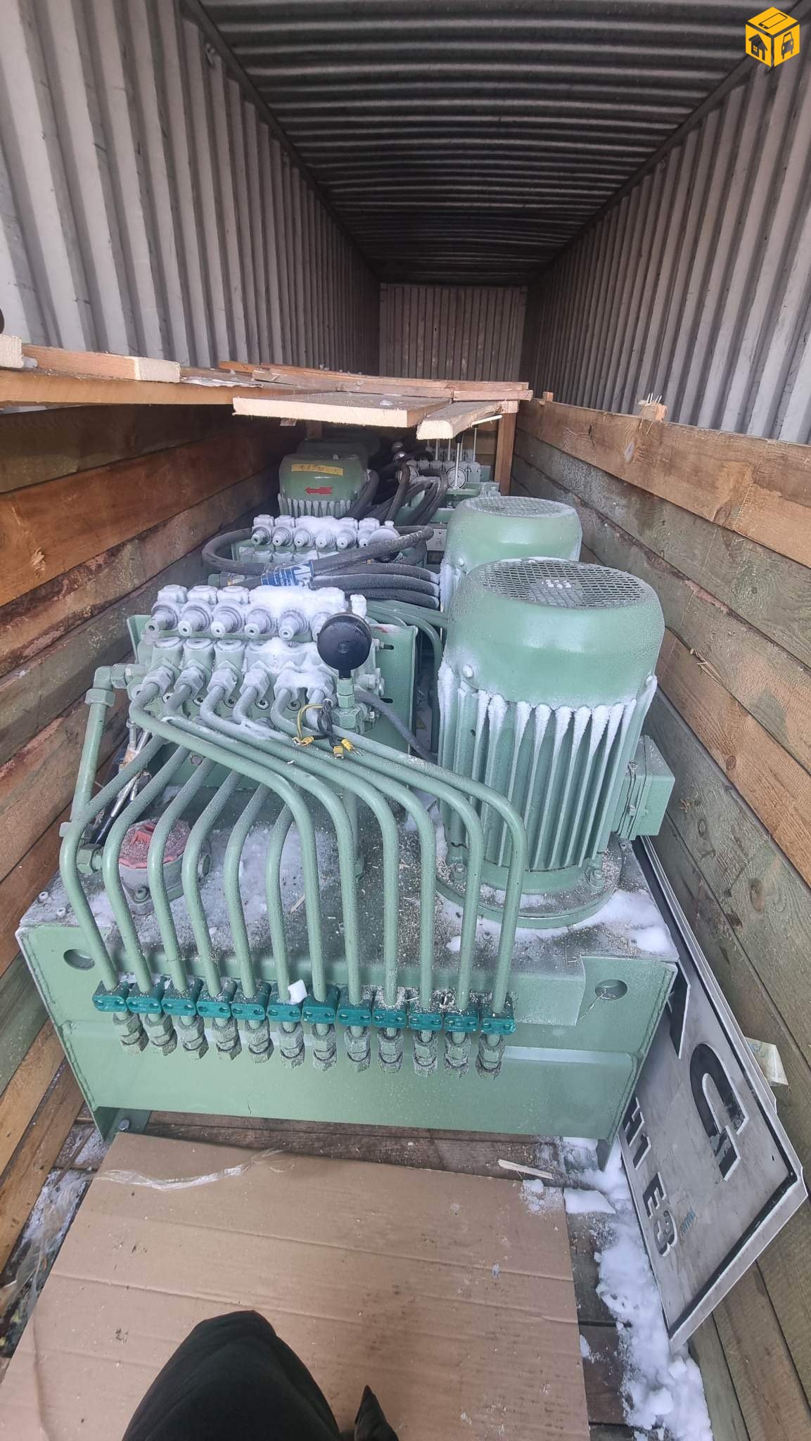 Германаас ирсэн гидрийн мотор, насом, гидрийн шингэний сав 300 литр ком мотор зарна