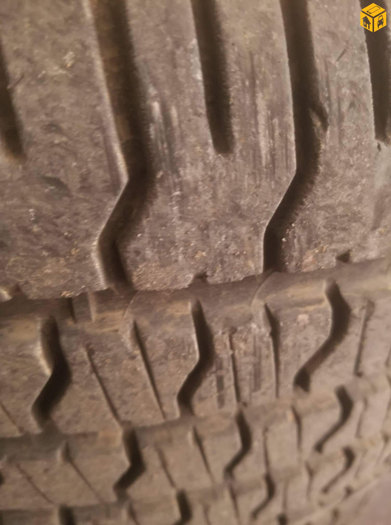 Суудлын автомашин Обуд, дугуй