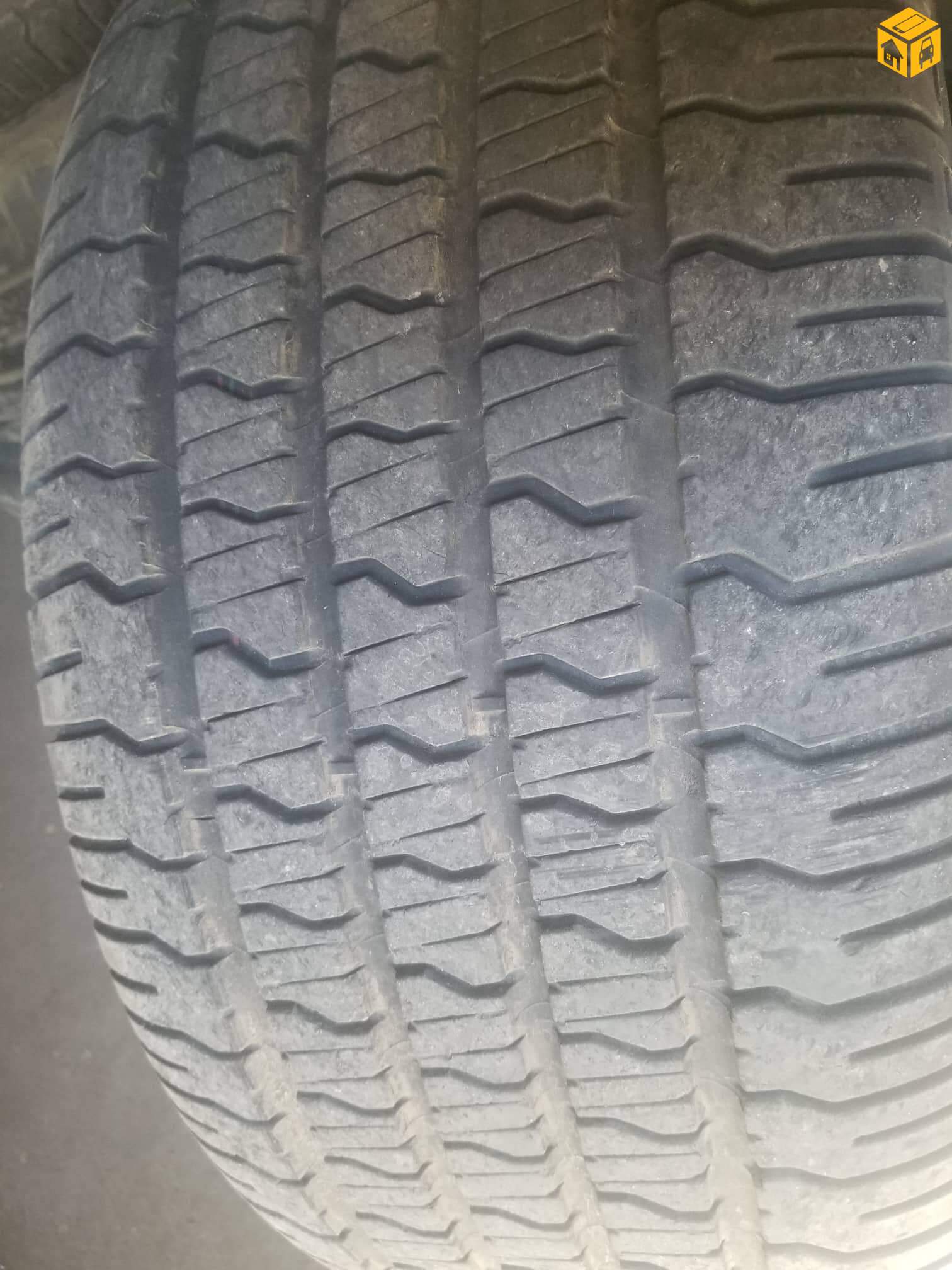 Суудлын автомашин Обуд, дугуй