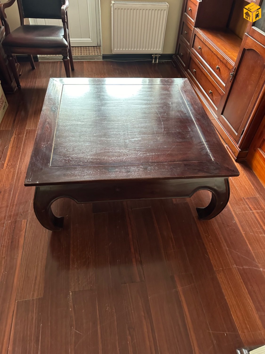 Ширээ зарна