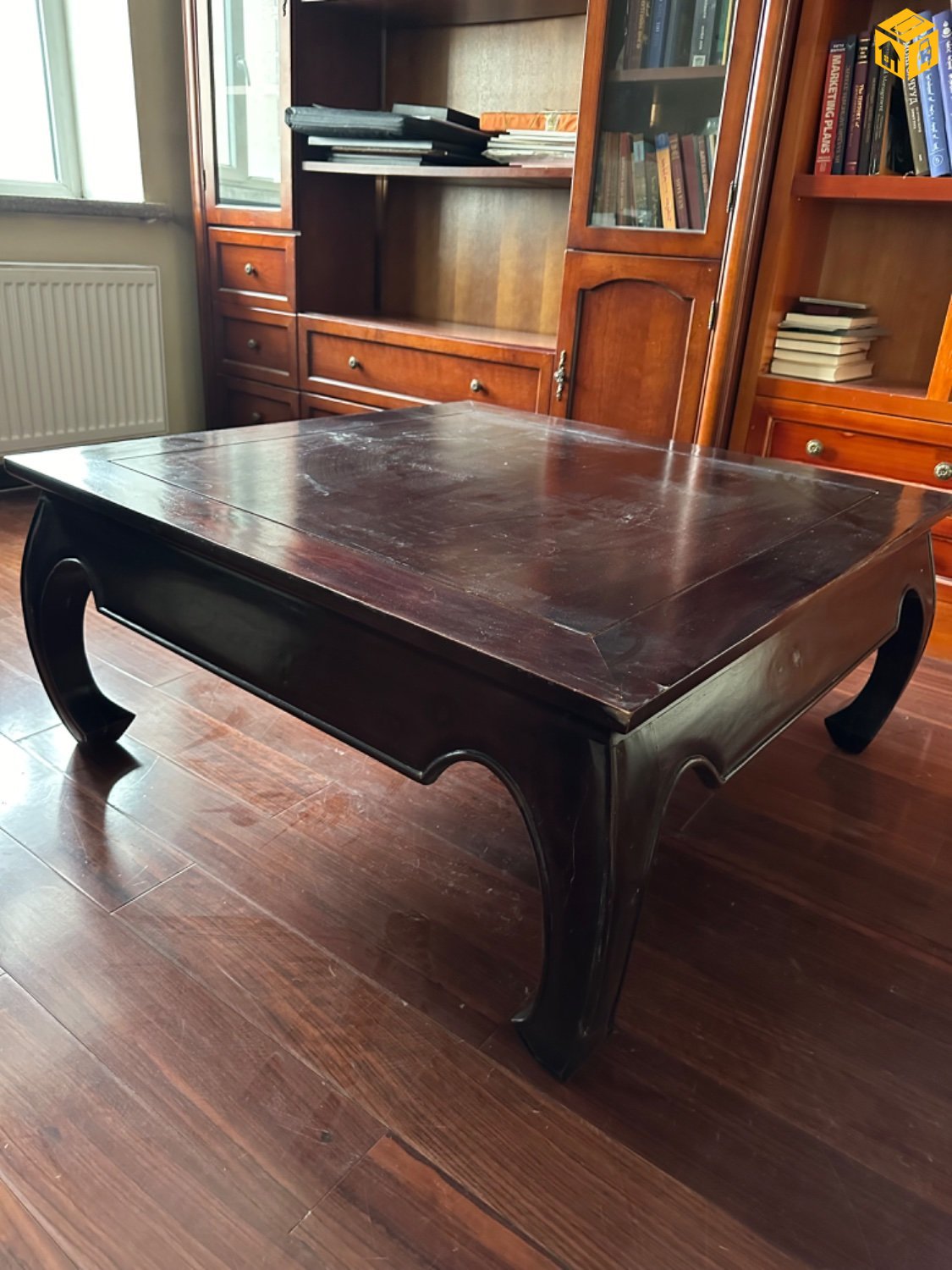 Ширээ зарна