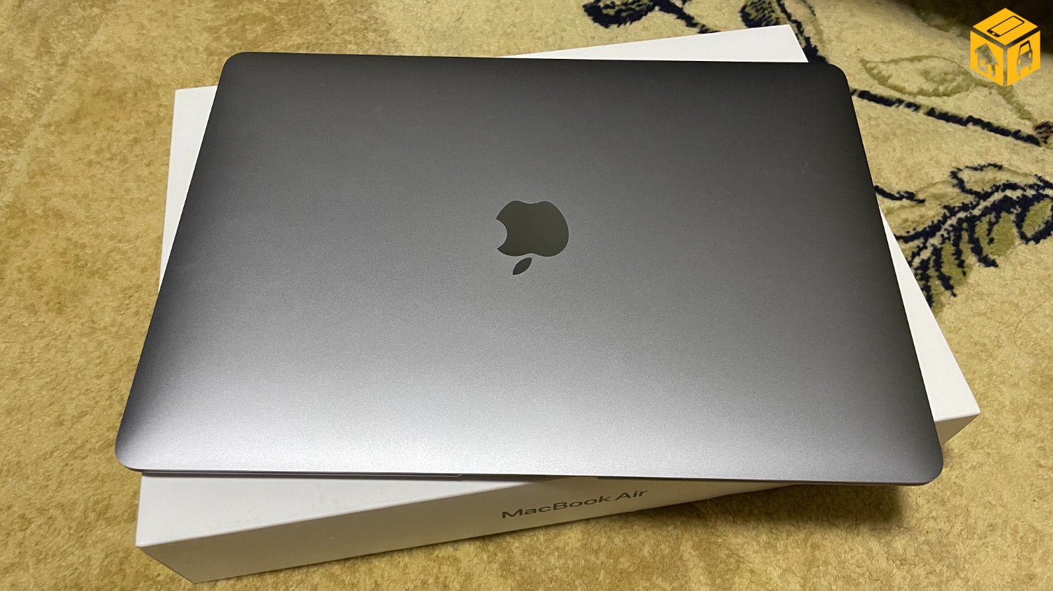 Macbook air M1 яаралтай зарна