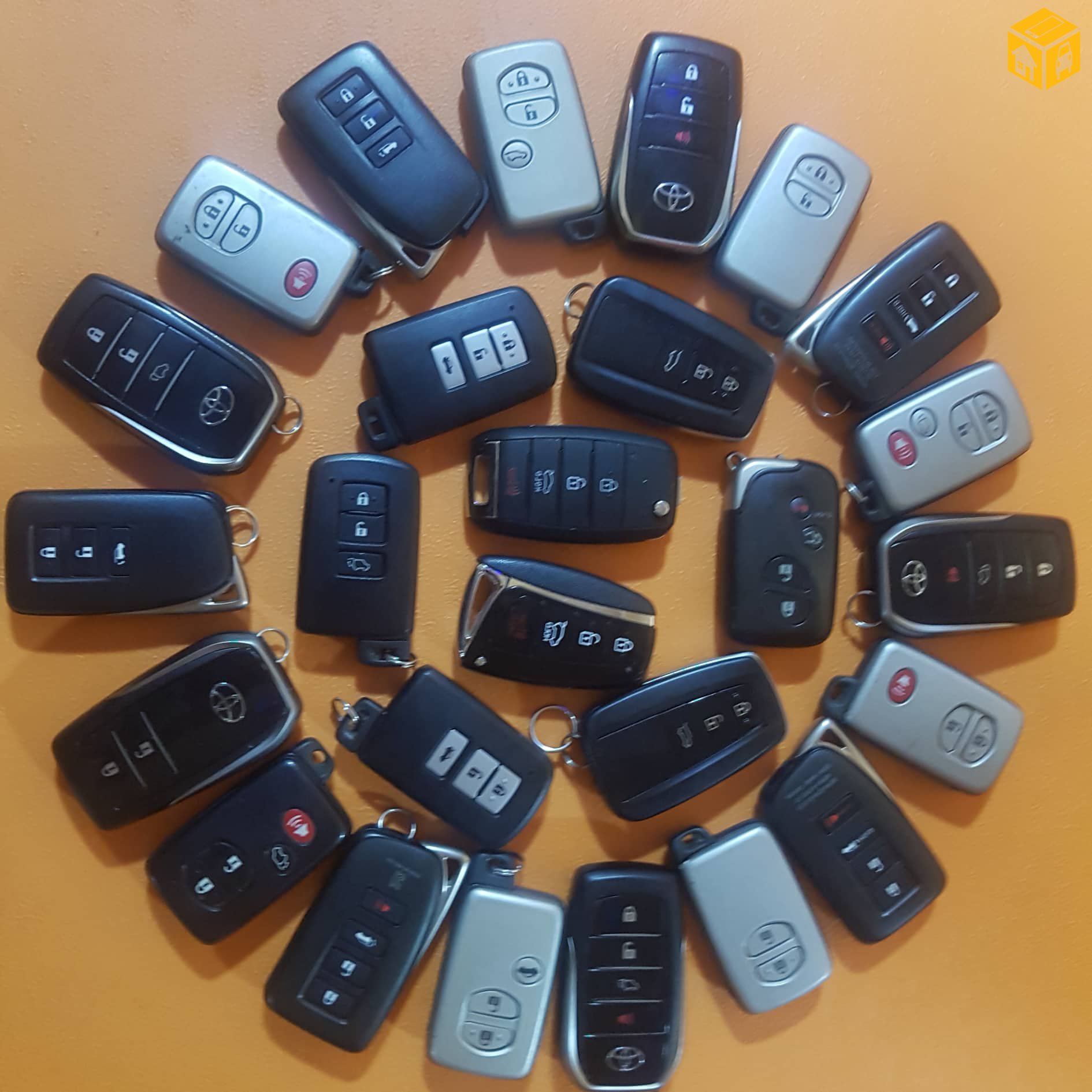 Aвто машины энгийн чиптэй чипгүй смарт түлхүүр хувилна тааруулна.90808020