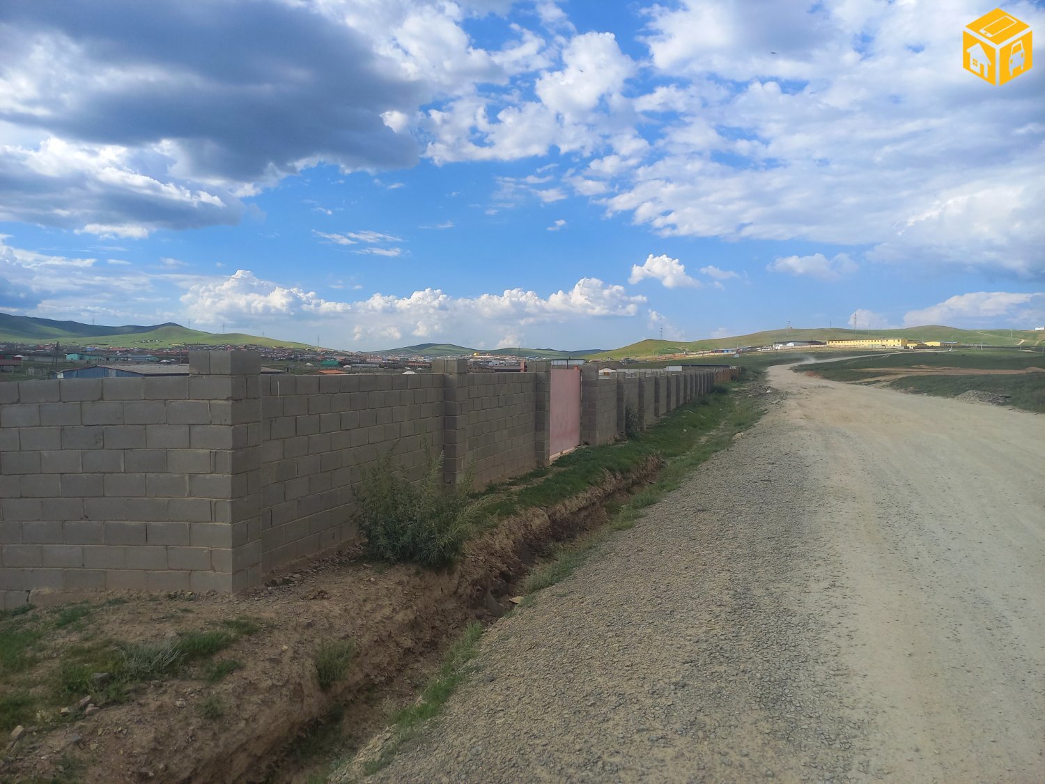 Үл хөдлөх зарна Хашаа байшин