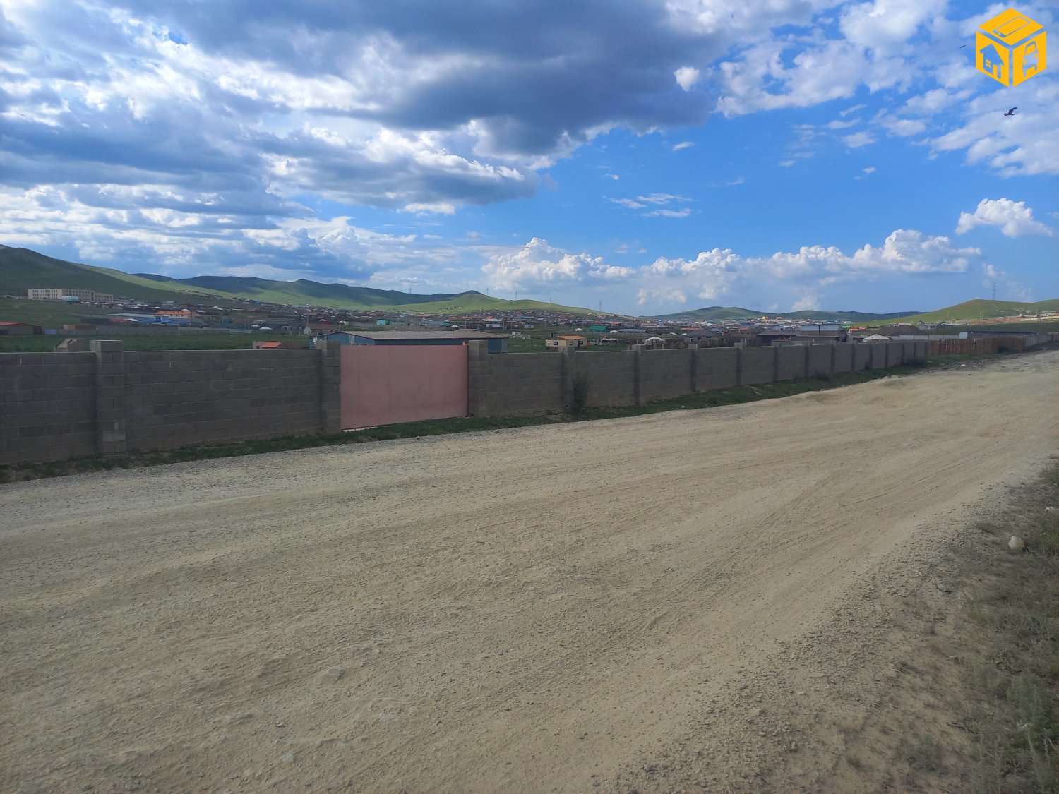 Үл хөдлөх зарна Хашаа байшин