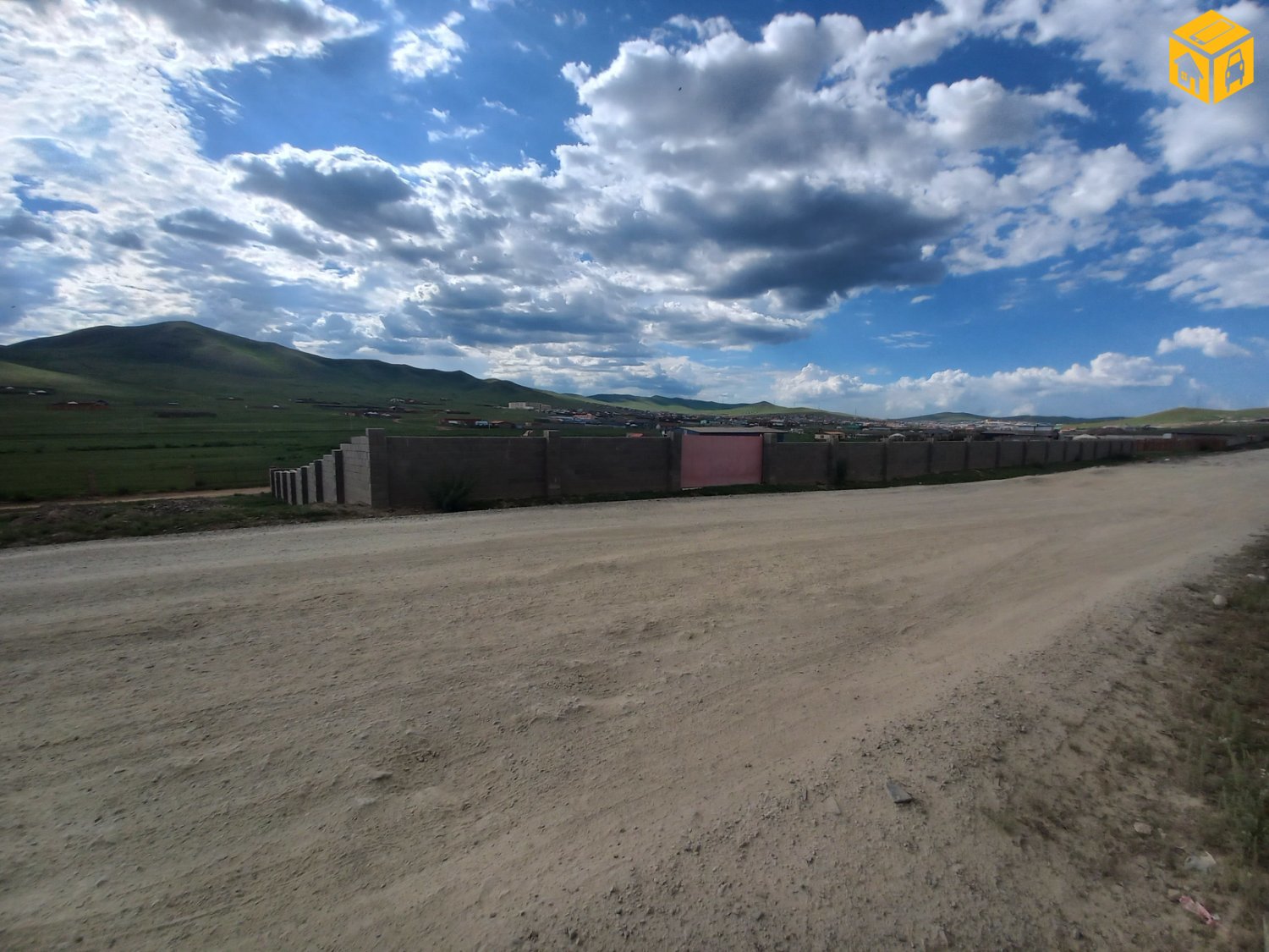 Үл хөдлөх зарна Хашаа байшин