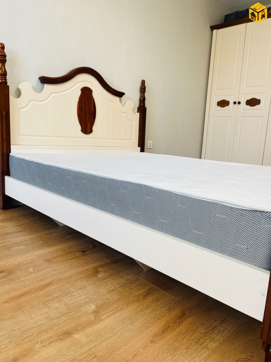 150”200 хэмжээтэй ор матрас.цэвэрхэн хэрэглэсэн.1түмбочка дагалдуулаад өгчихнө өө.