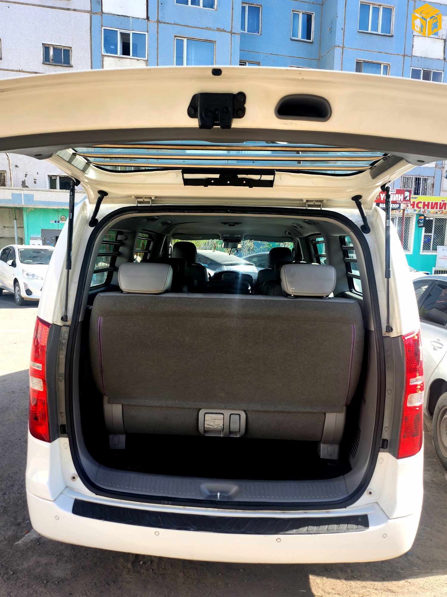 Hyundai Starex