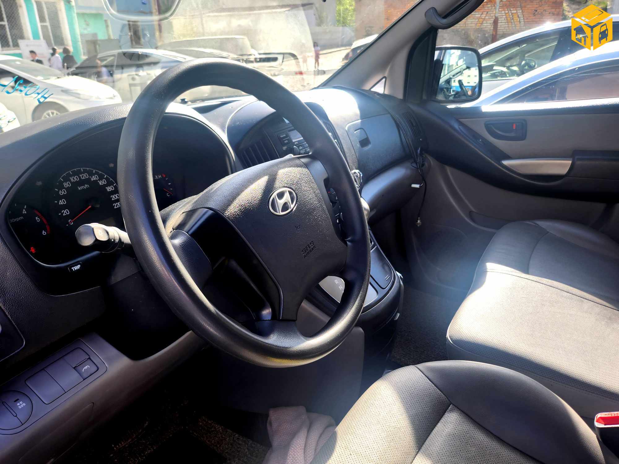 Hyundai Starex