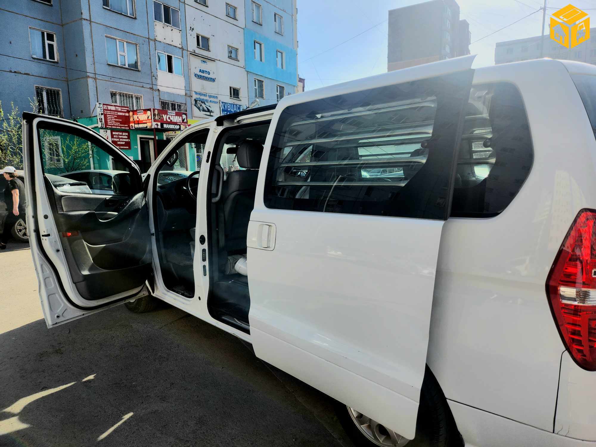 Hyundai Starex