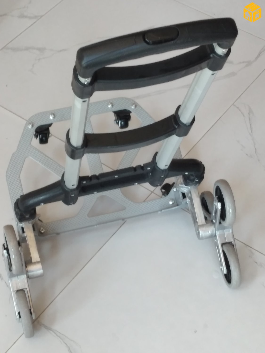 Шатаар ачаа зөөдөг тэрэг