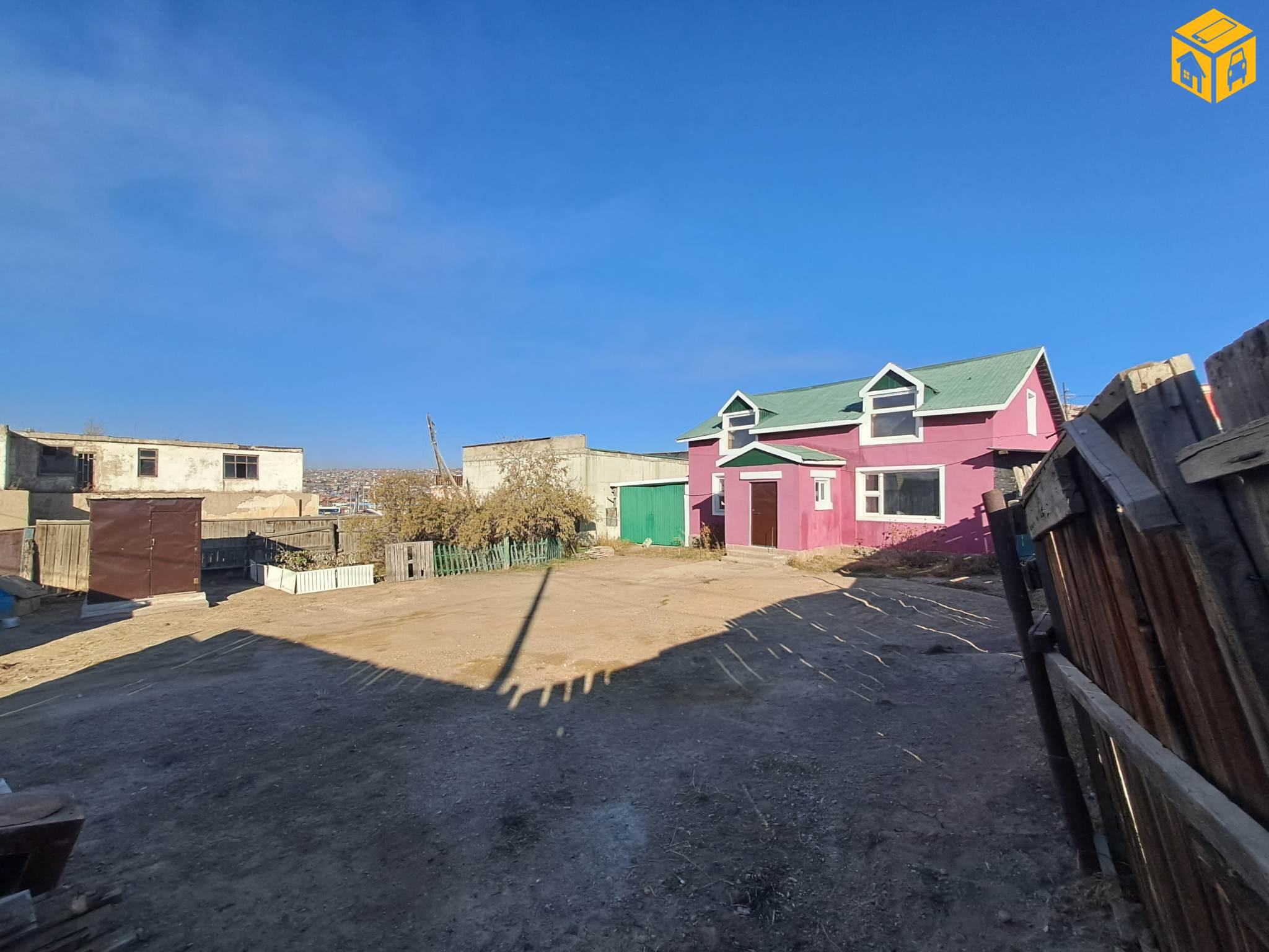 Үл хөдлөх зарна Хашаа байшин