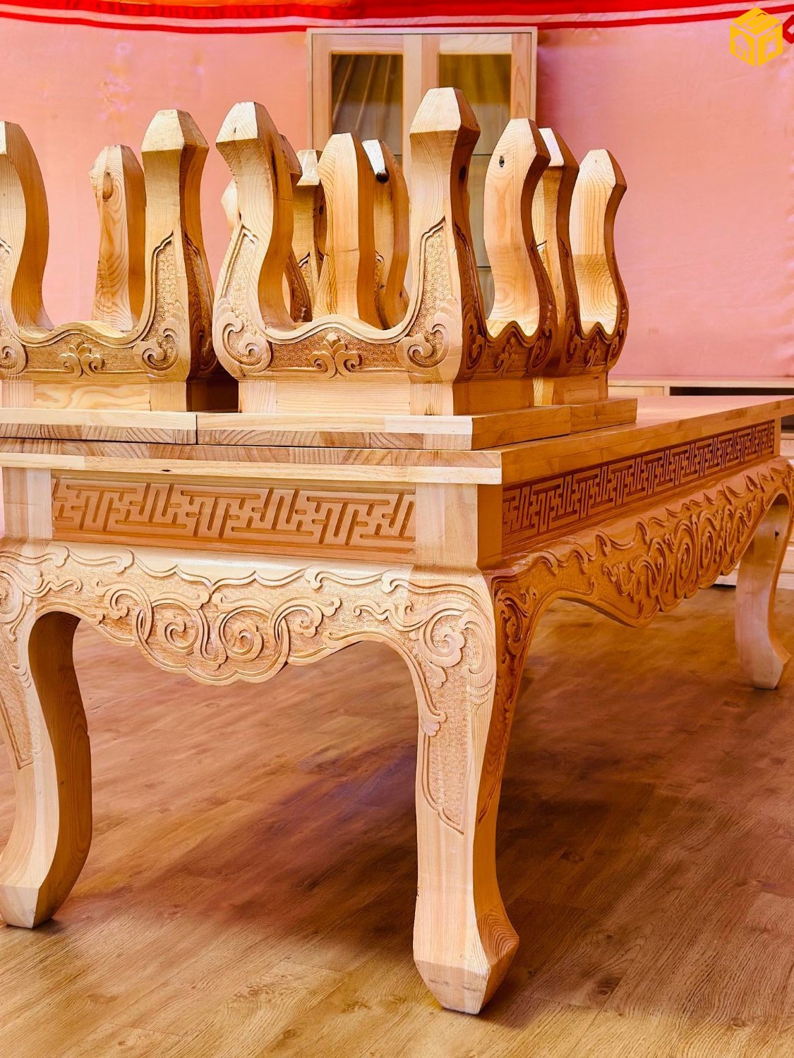 Сийлбэртэй 8 ханатай бүтэн тавилгатай гэр зарна