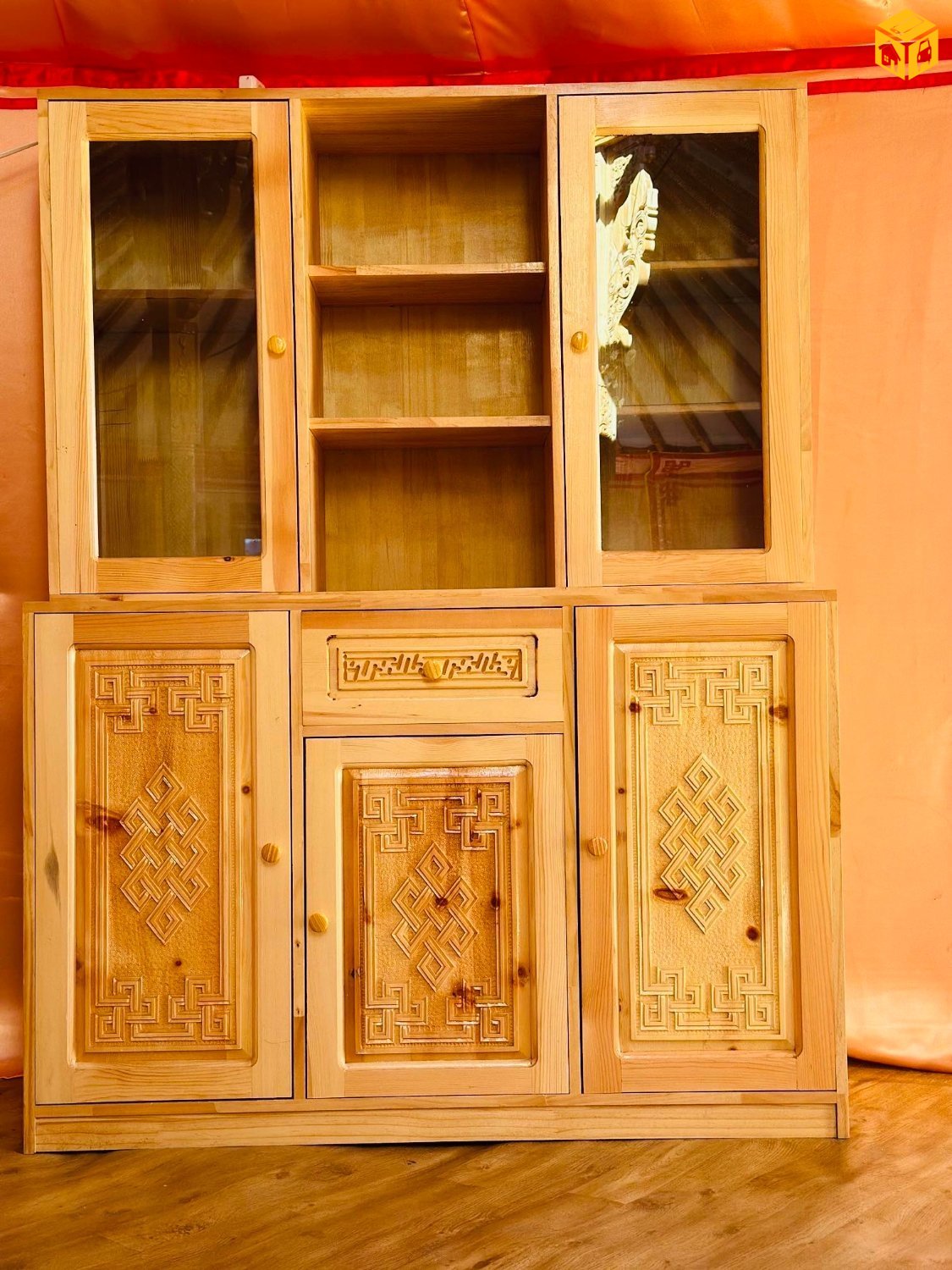 Сийлбэртэй 8 ханатай бүтэн тавилгатай гэр зарна