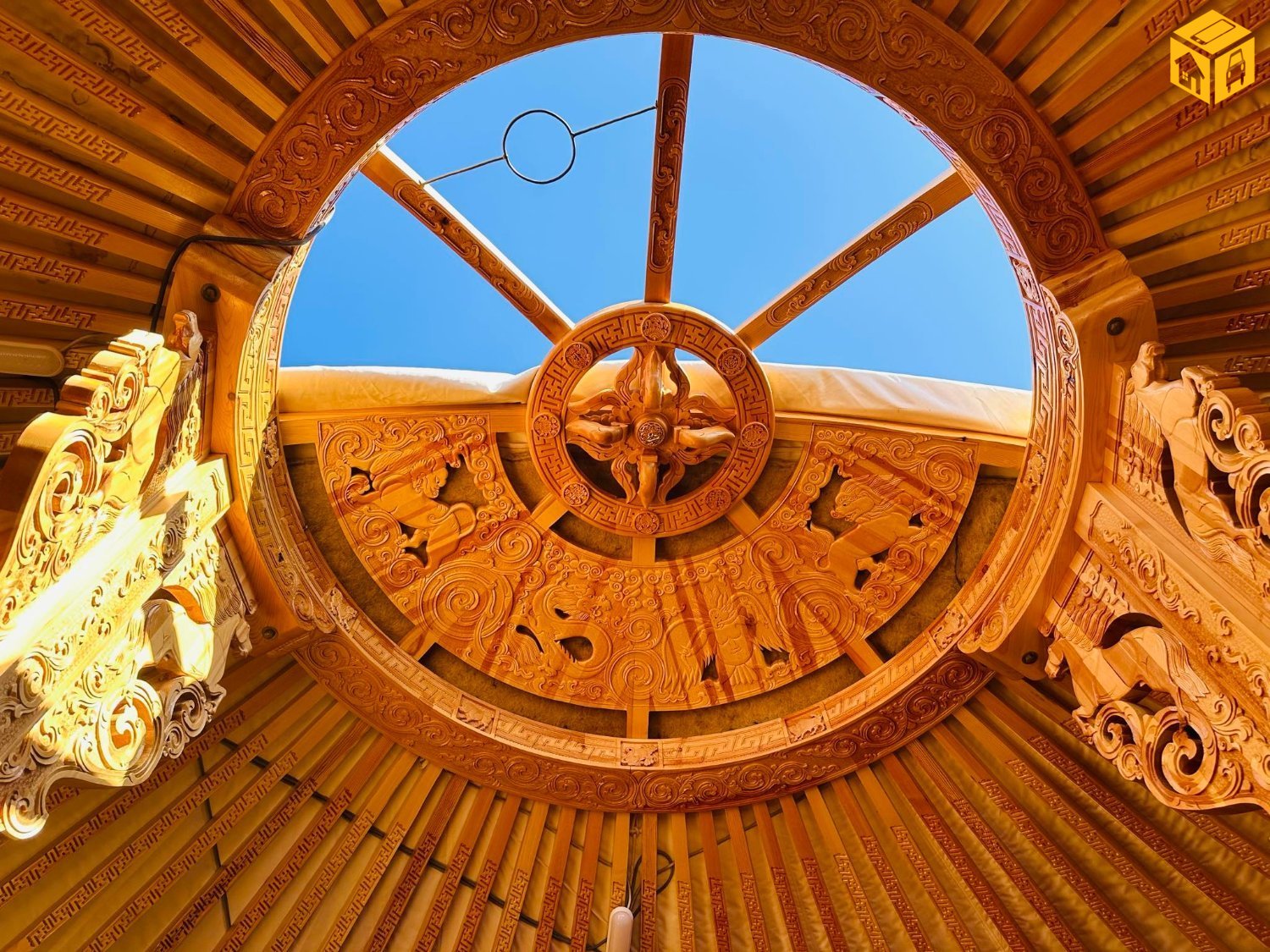 Сийлбэртэй 8 ханатай бүтэн тавилгатай гэр зарна