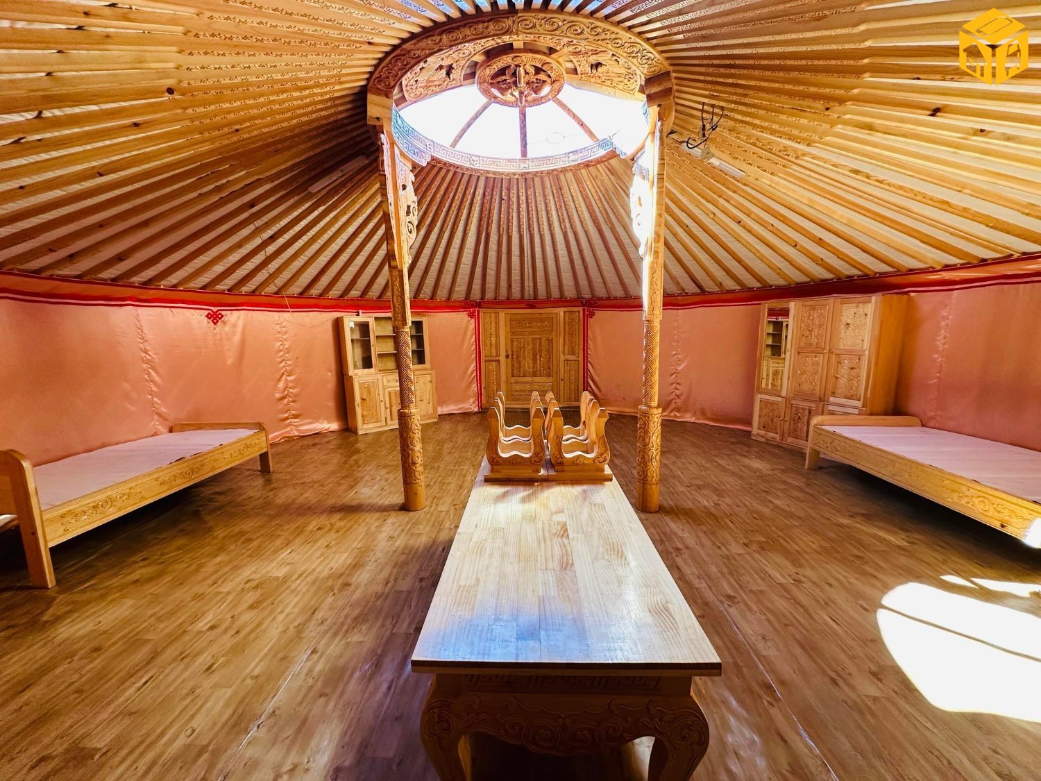 Сийлбэртэй 8 ханатай бүтэн тавилгатай гэр зарна