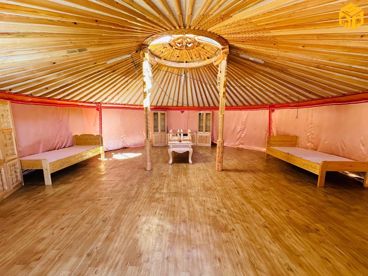 Сийлбэртэй 8 ханатай бүтэн тавилгатай гэр зарна