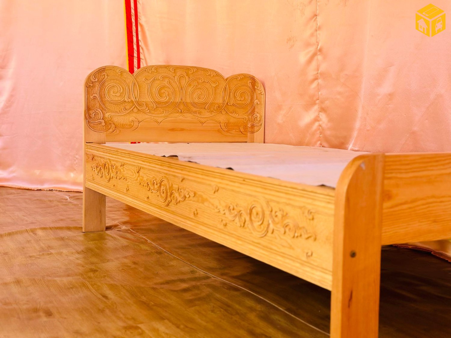 Сийлбэртэй 8 ханатай бүтэн тавилгатай гэр зарна