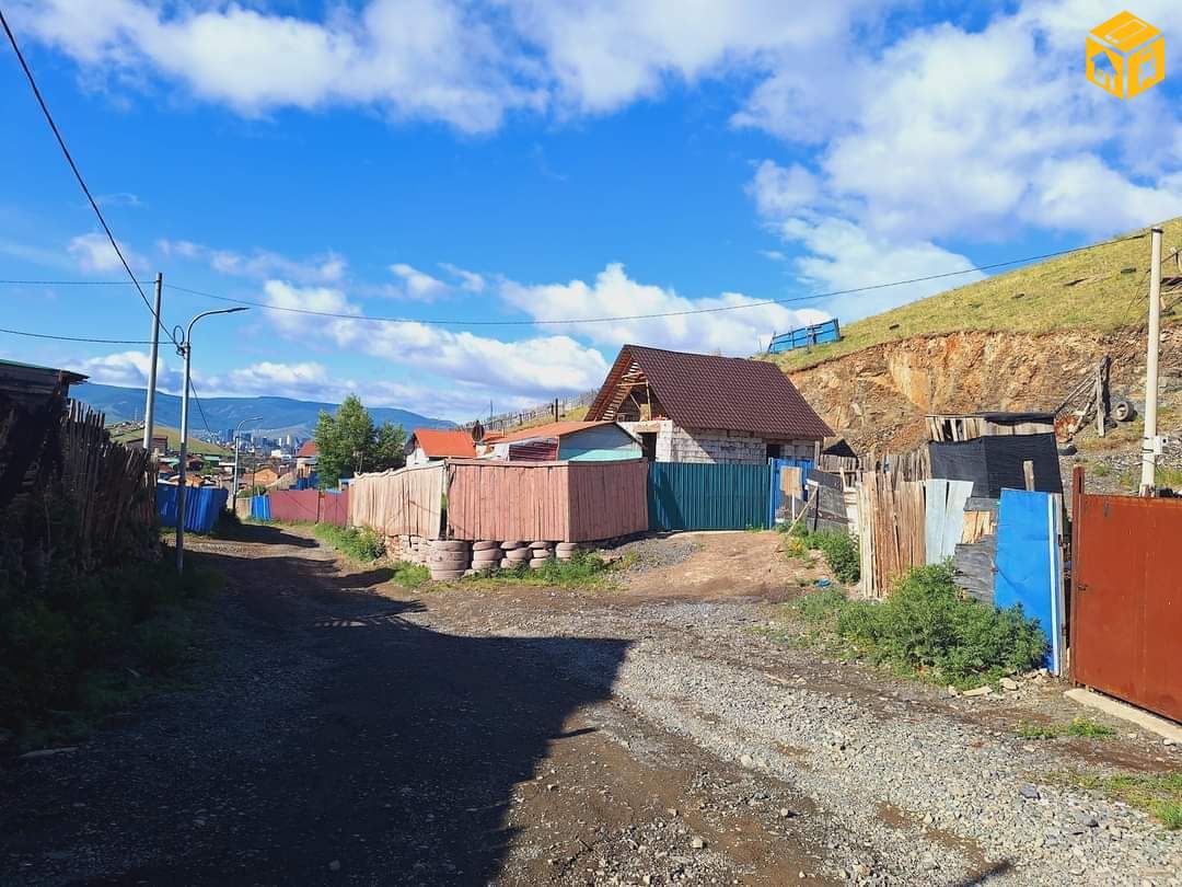 Үл хөдлөх зарна Хашаа байшин