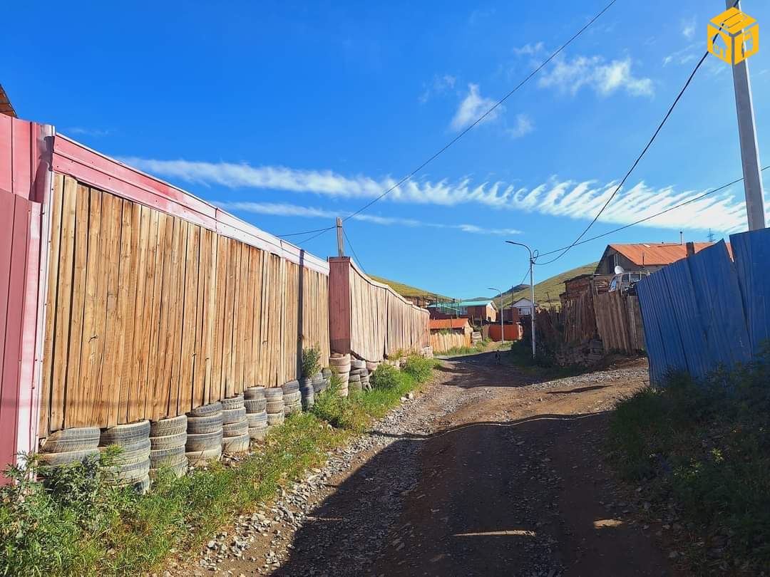 Үл хөдлөх зарна Хашаа байшин