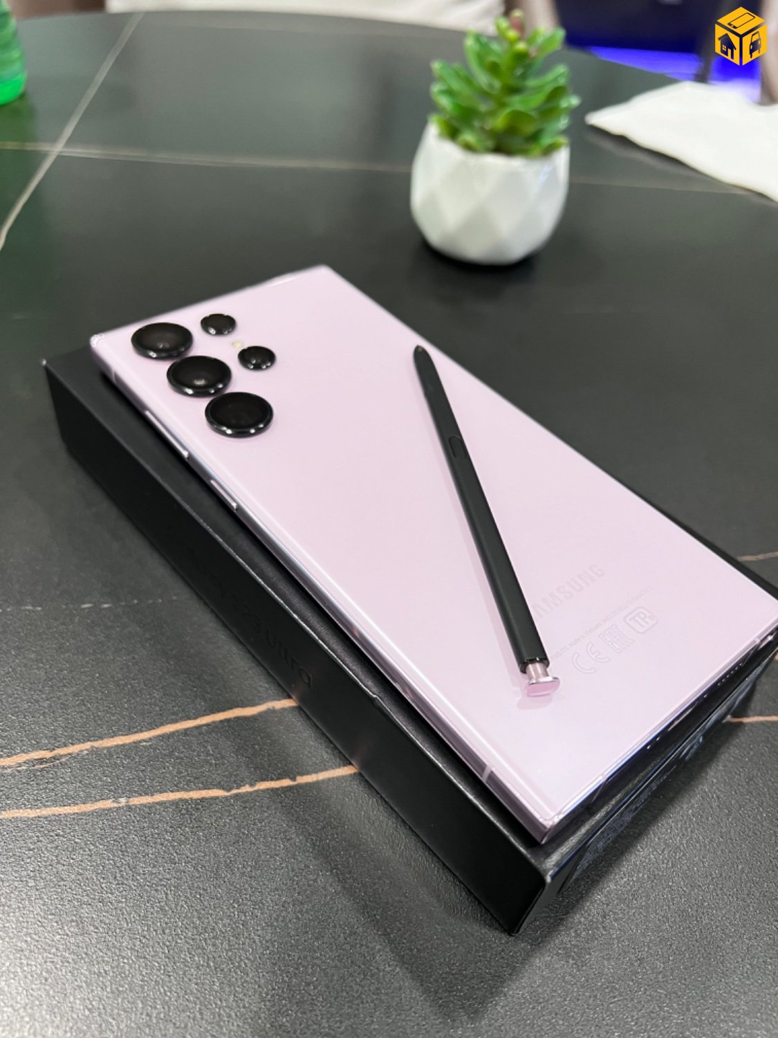 Samsung Galaxy S23 Ultra зарна.