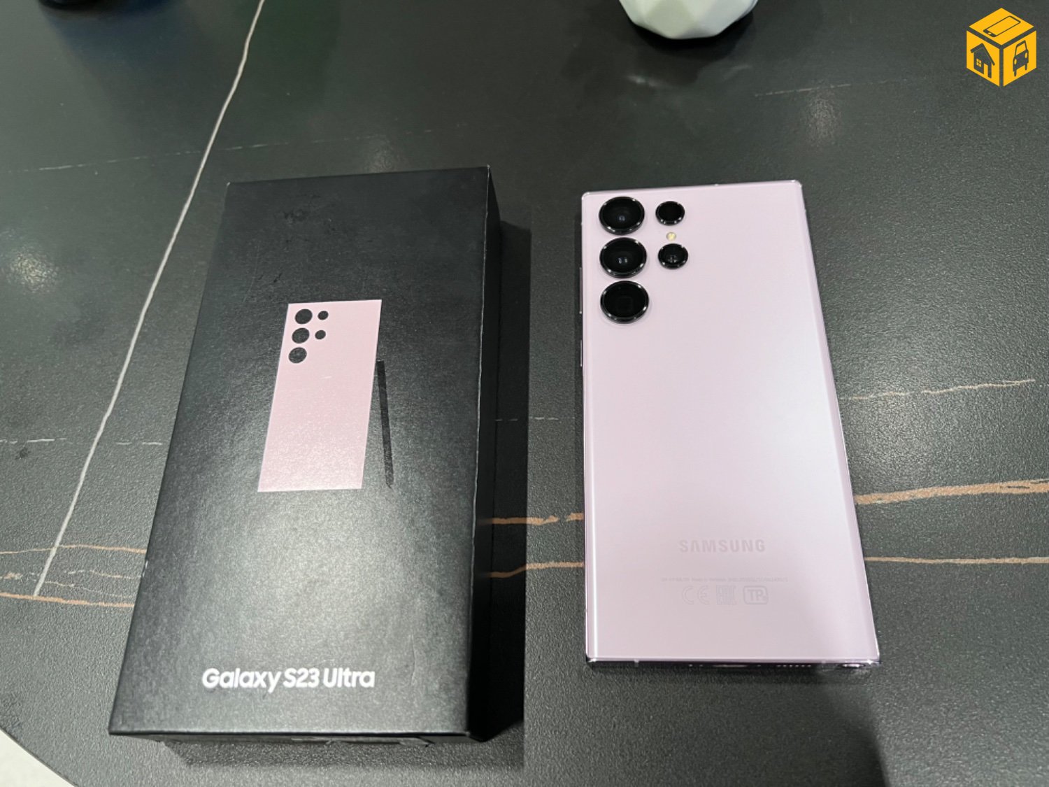 Samsung Galaxy S23 Ultra зарна.