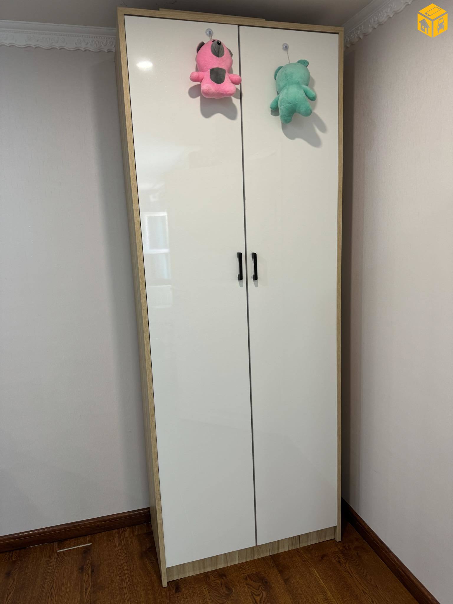 Хувцасны шкаф