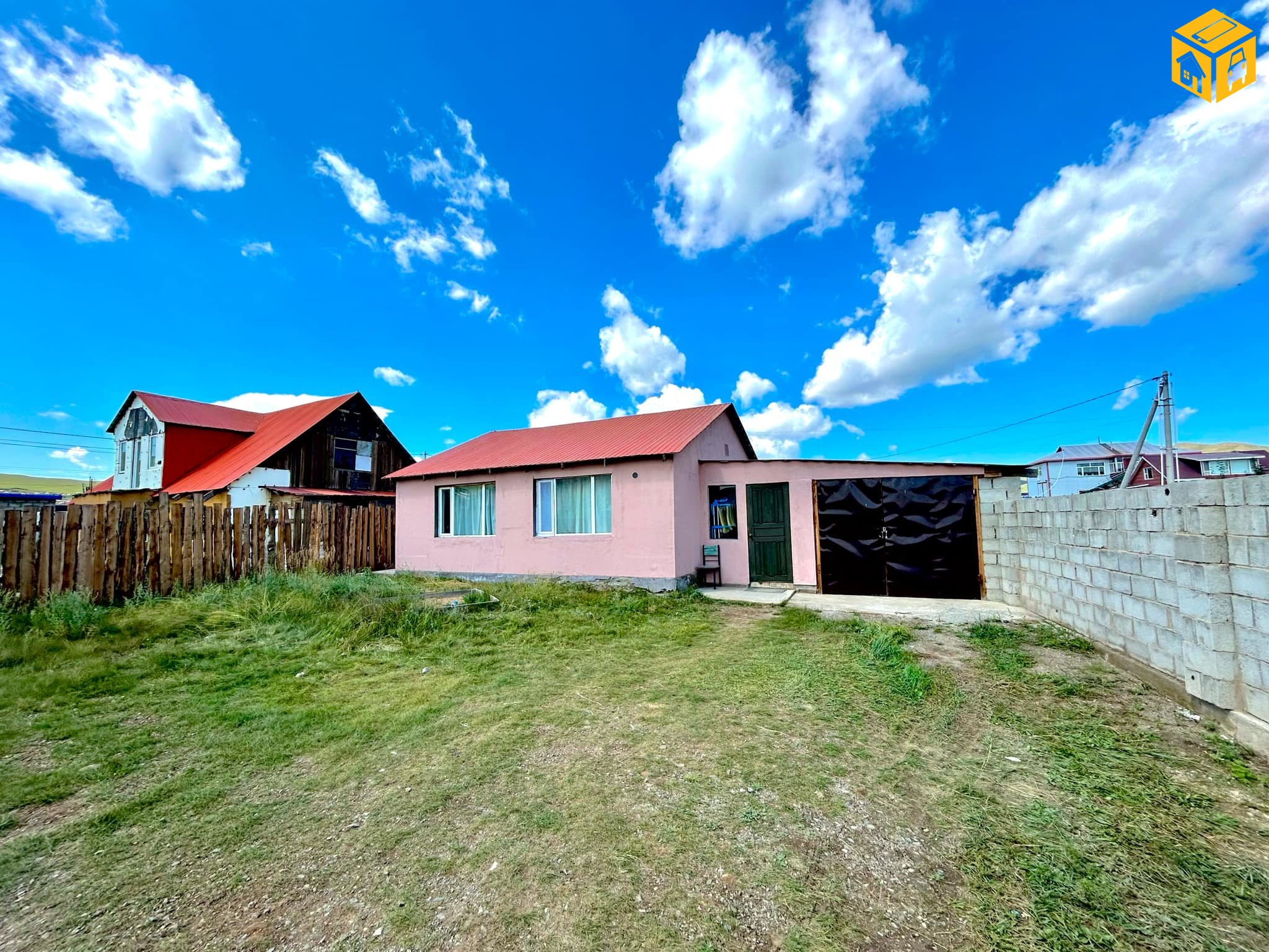 Үл хөдлөх зарна Хашаа байшин