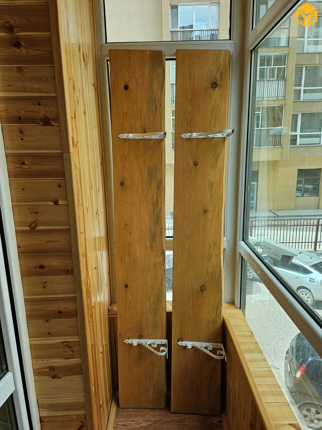 Hicheeliin modon shiree, 2 no iin taviuriin hamt zarna