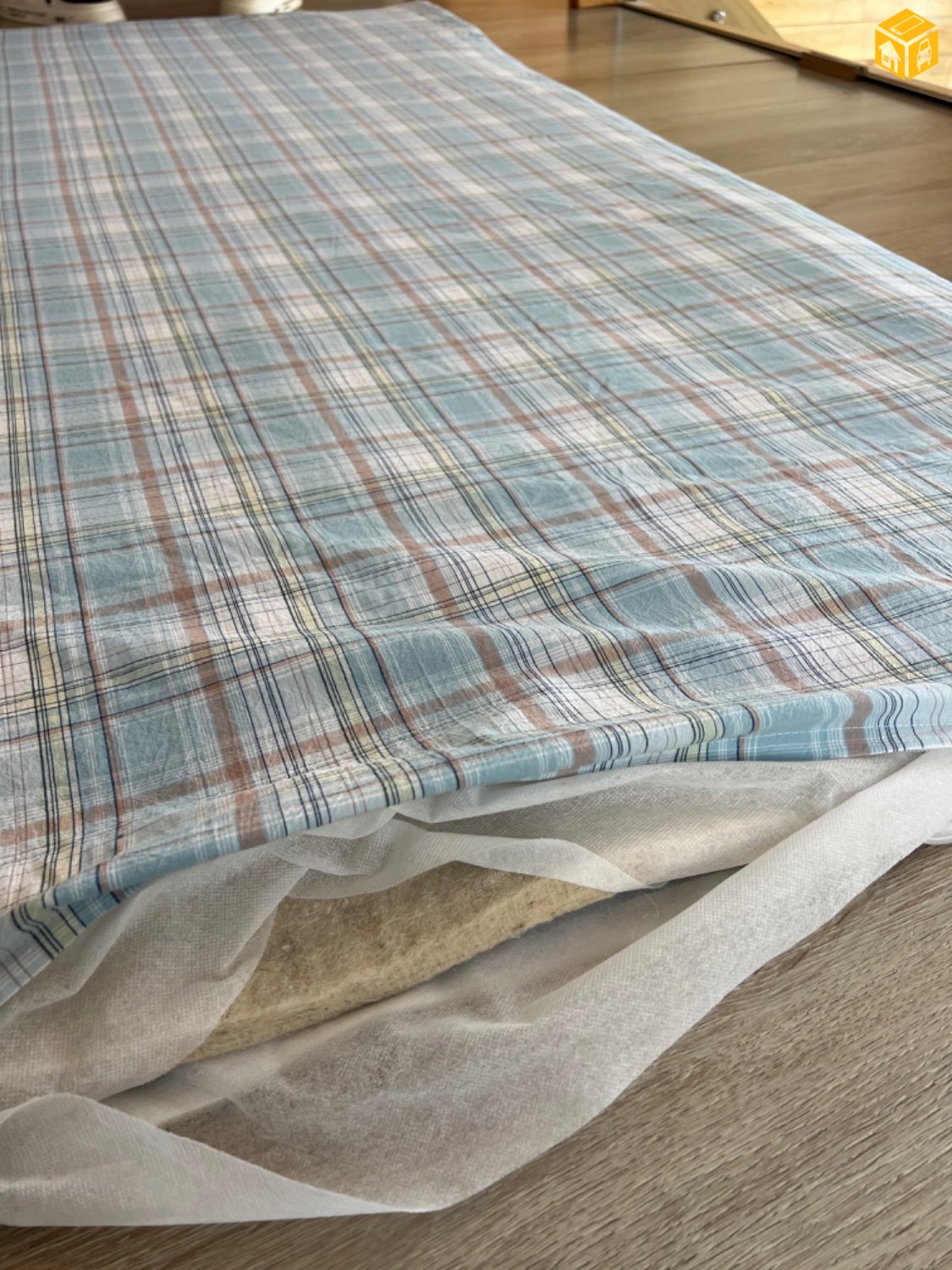 Монгрл цагаан эсгий гудас худалдаа