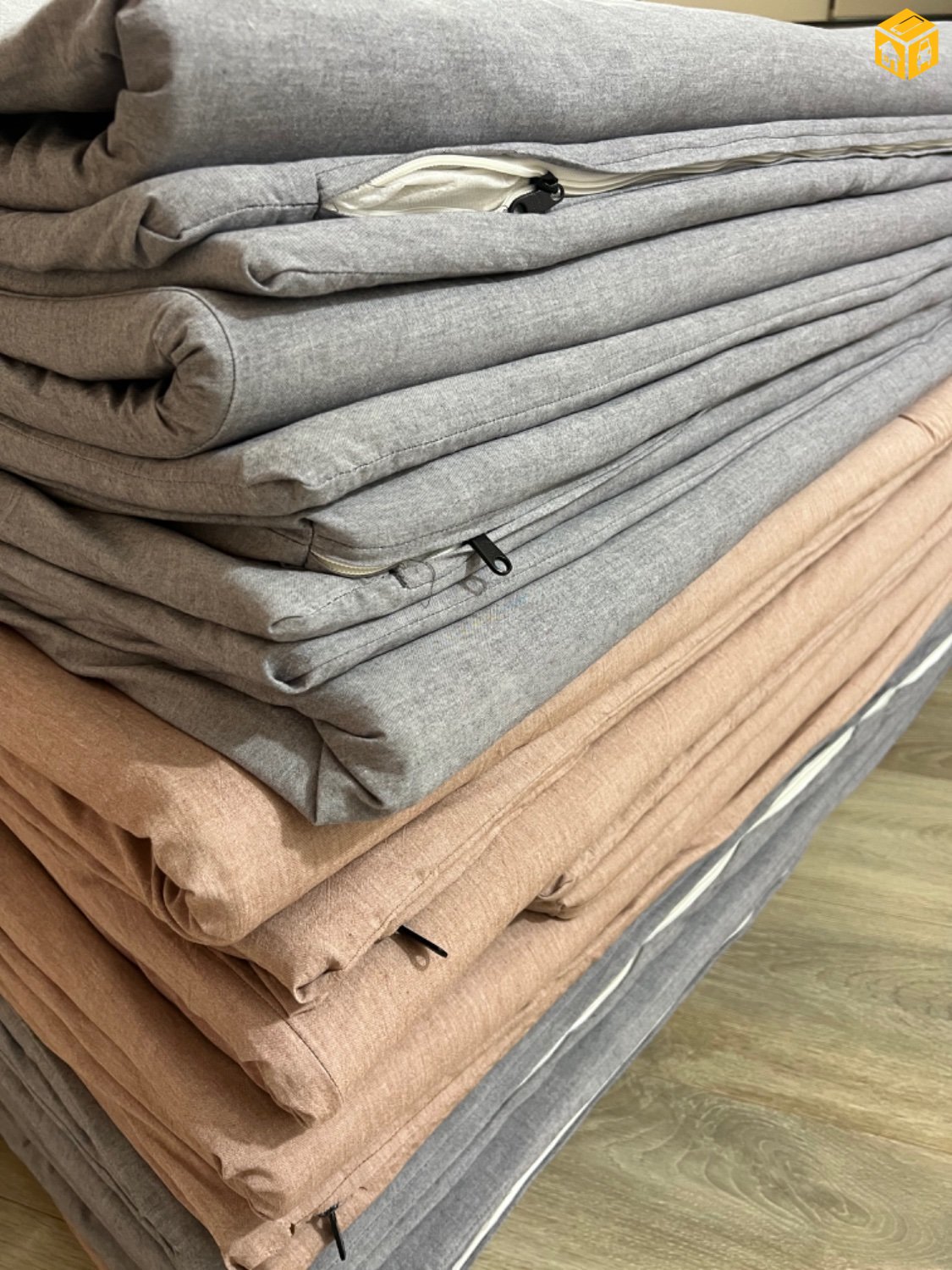 Монгрл цагаан эсгий гудас худалдаа