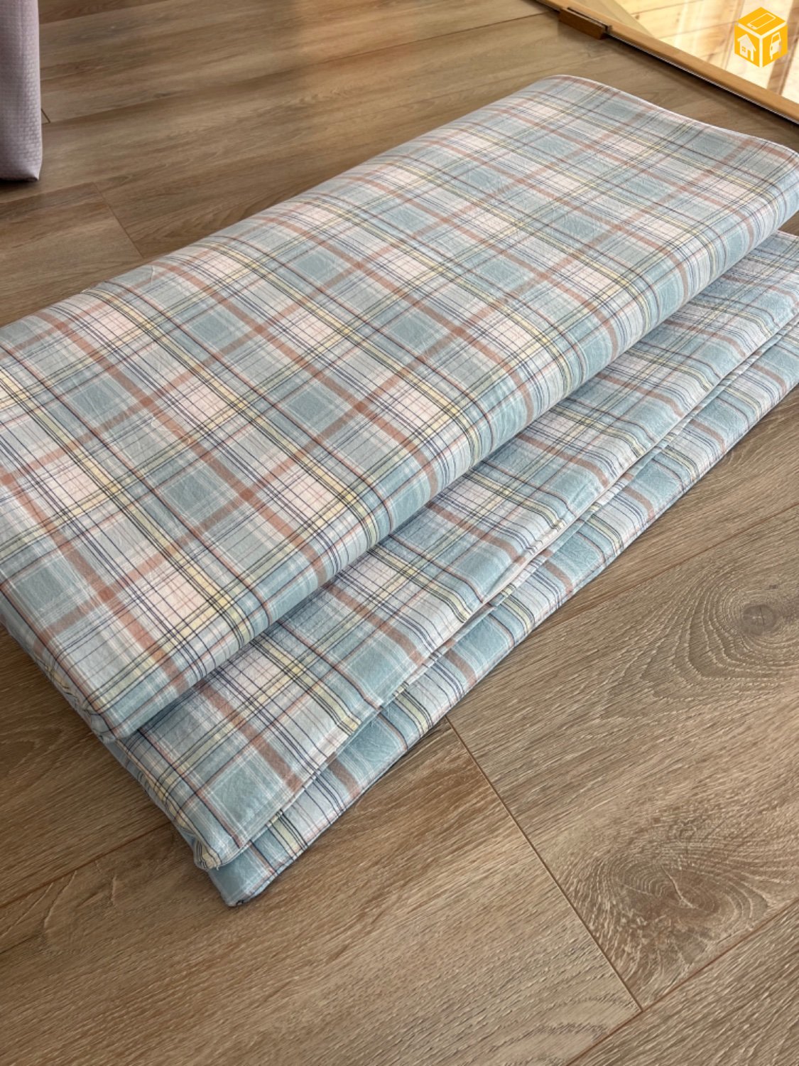 Монгрл цагаан эсгий гудас худалдаа