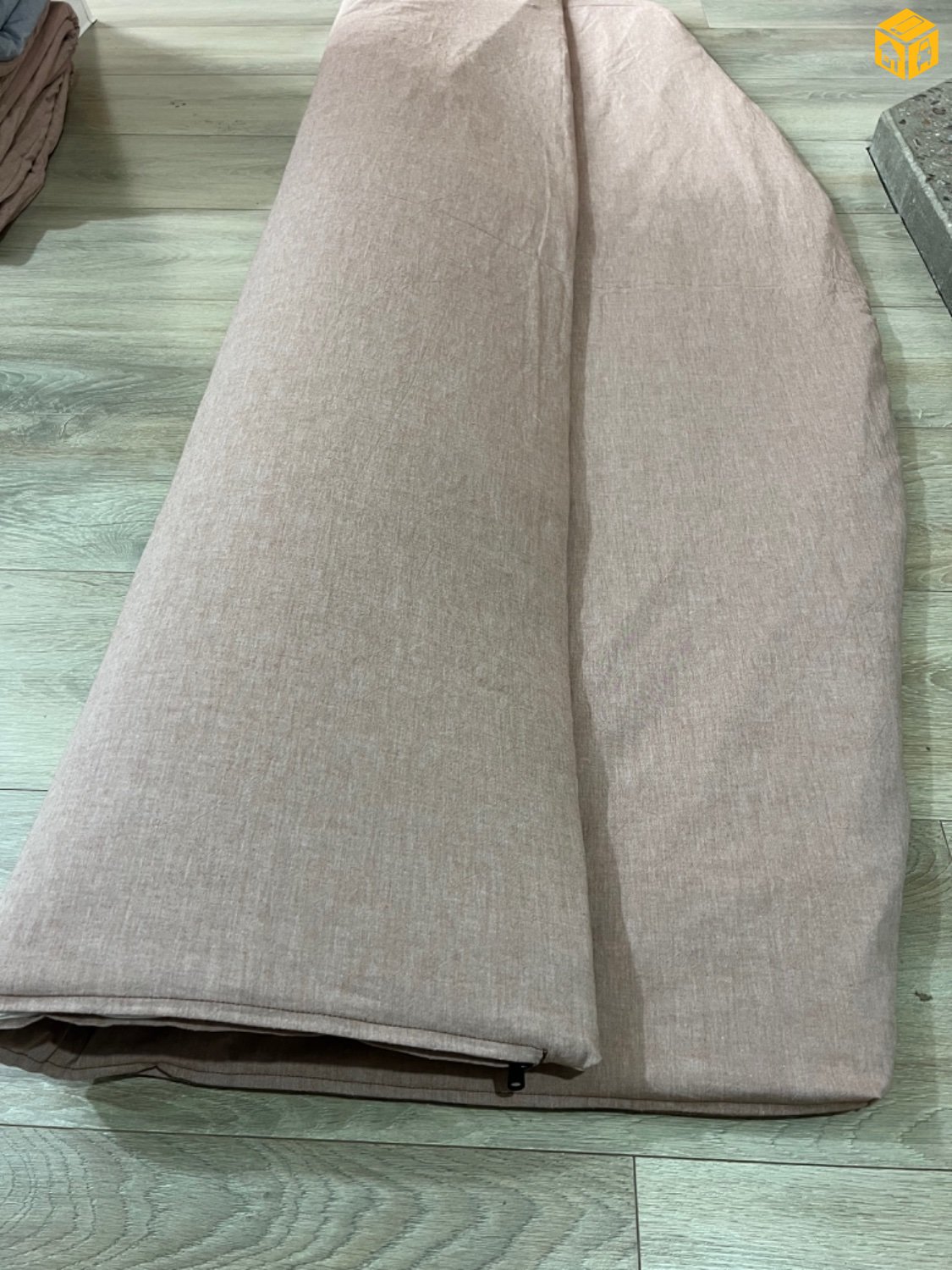 Монгрл цагаан эсгий гудас худалдаа