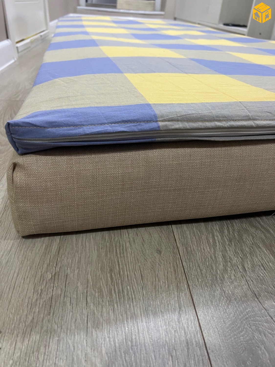 Монгрл цагаан эсгий гудас худалдаа