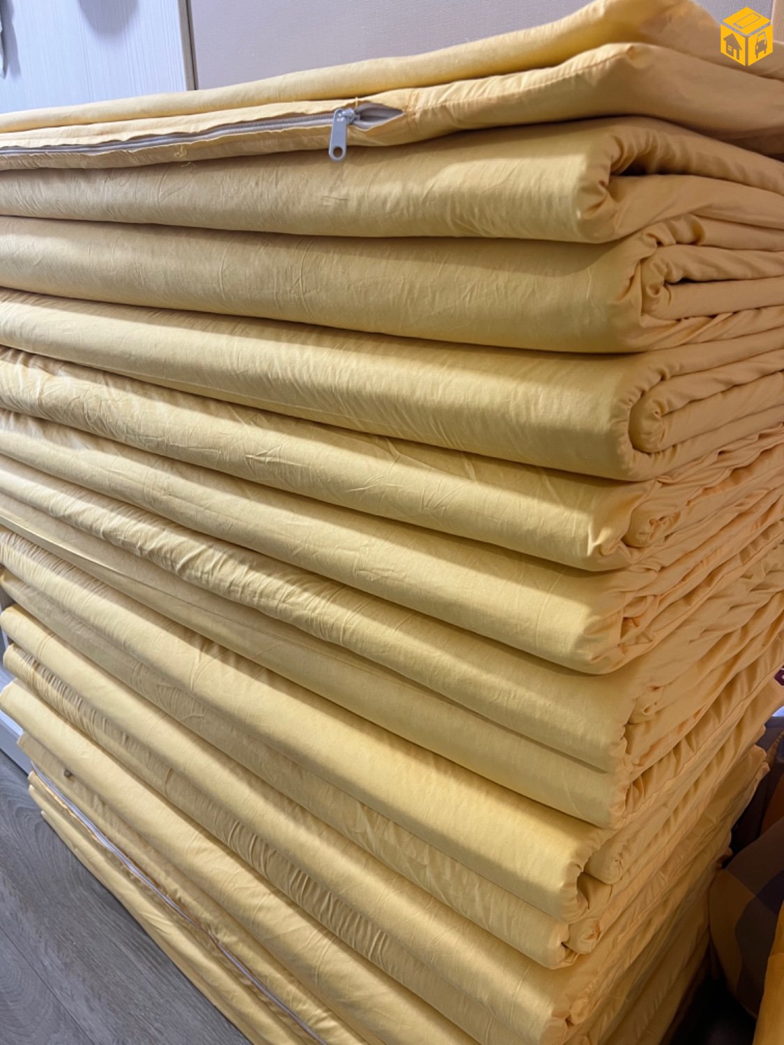 Монгрл цагаан эсгий гудас худалдаа