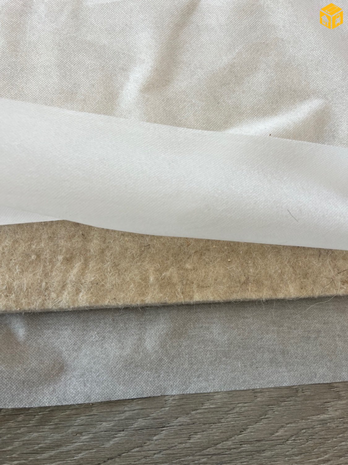 Монгрл цагаан эсгий гудас худалдаа