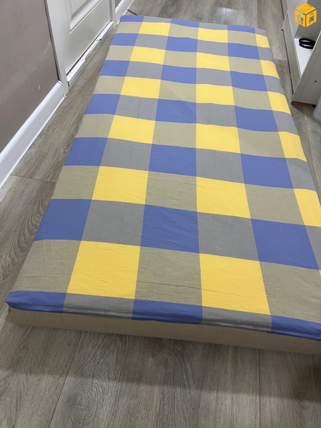 Монгрл цагаан эсгий гудас худалдаа