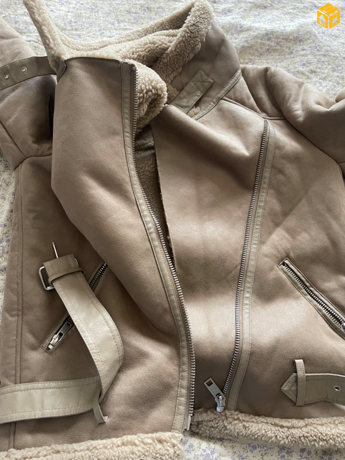 Өмсөхгүй хадаглаад байгаа болхоор хэрэгтэй хүнд нь 😌