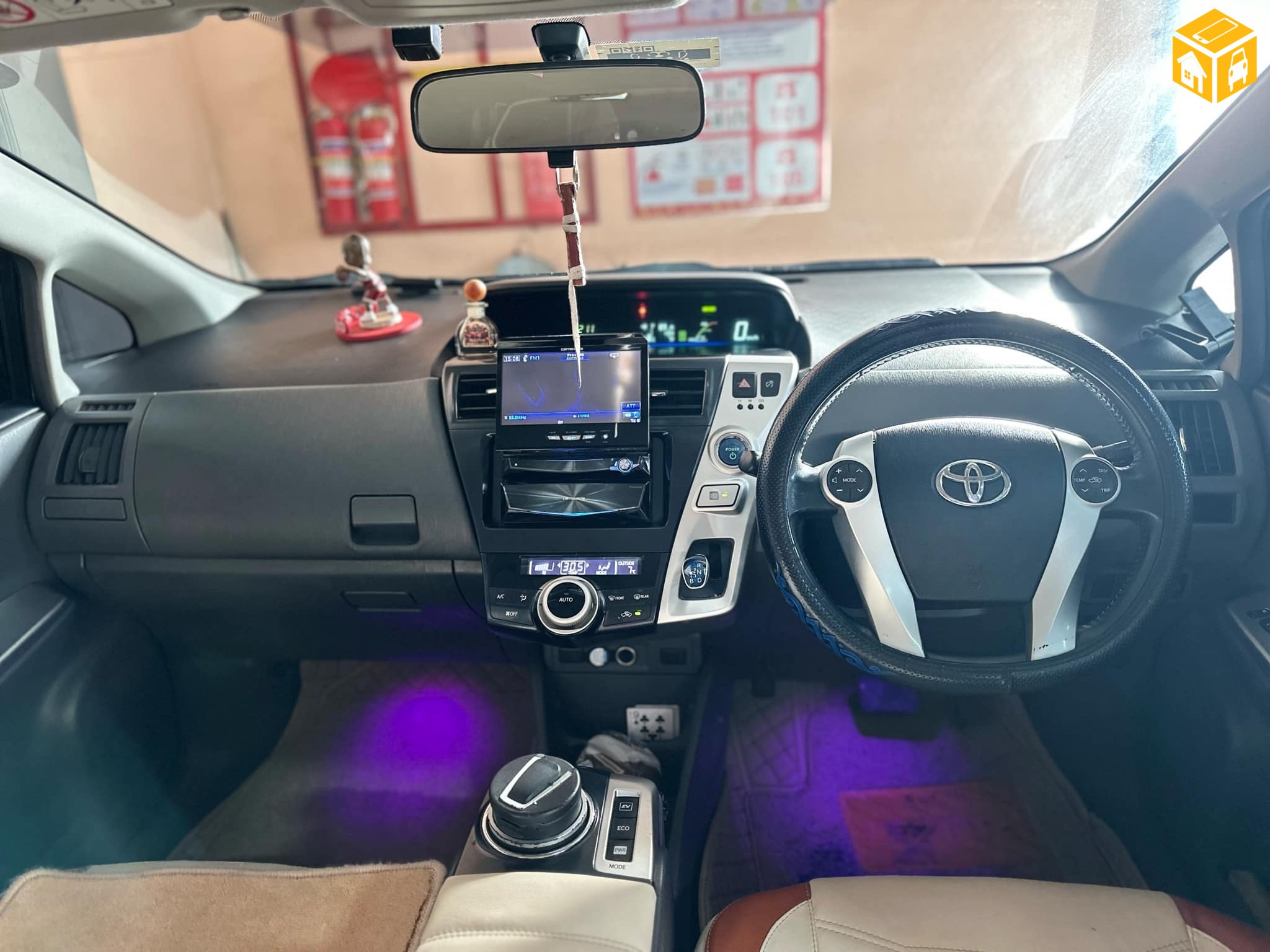 Toyota Prius 40. 41