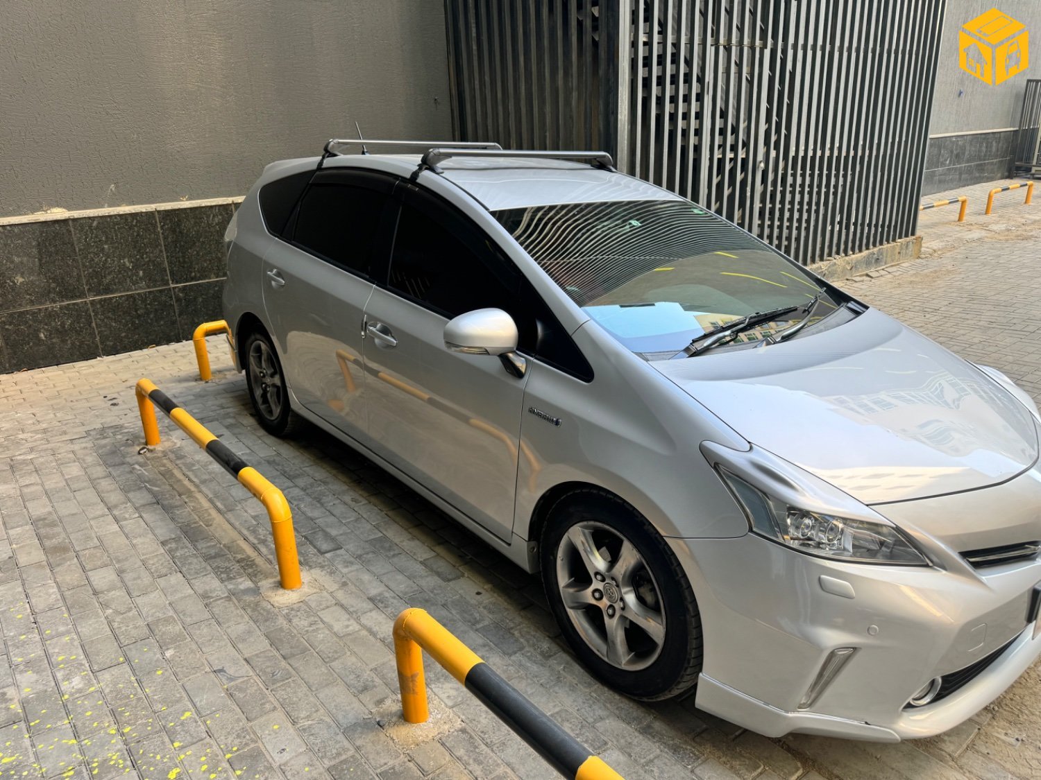 Toyota Prius 40. 41