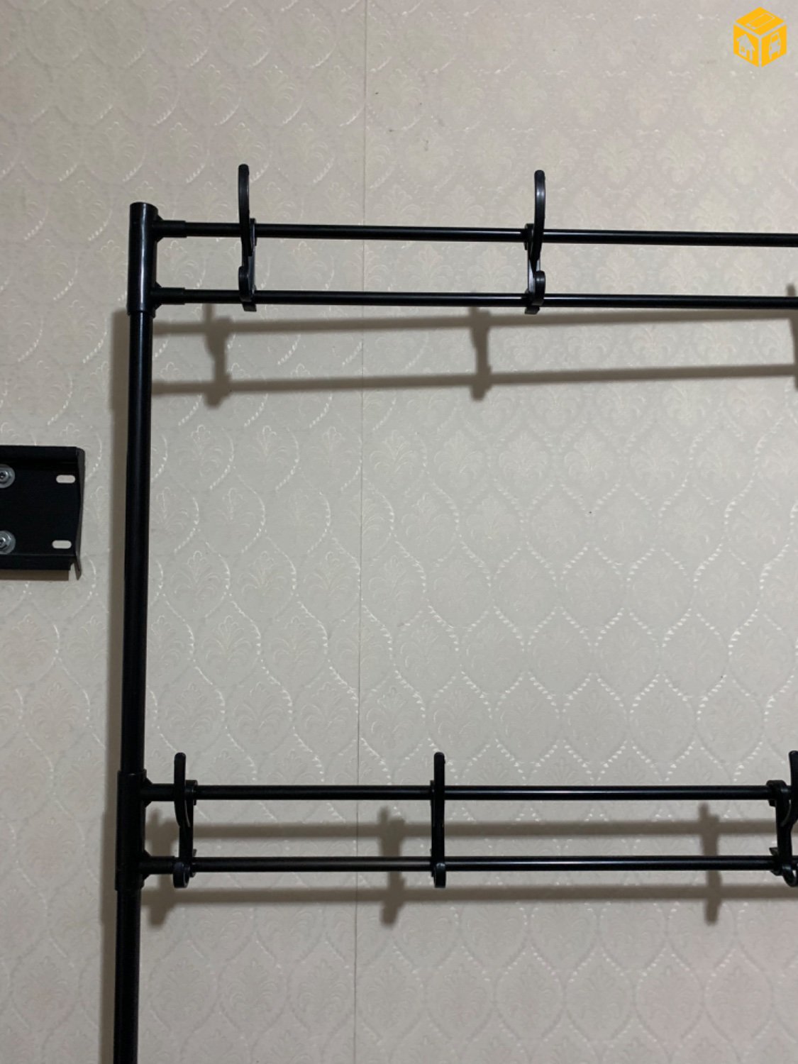 Өлгүүртэй төмөр гутлын тавиур