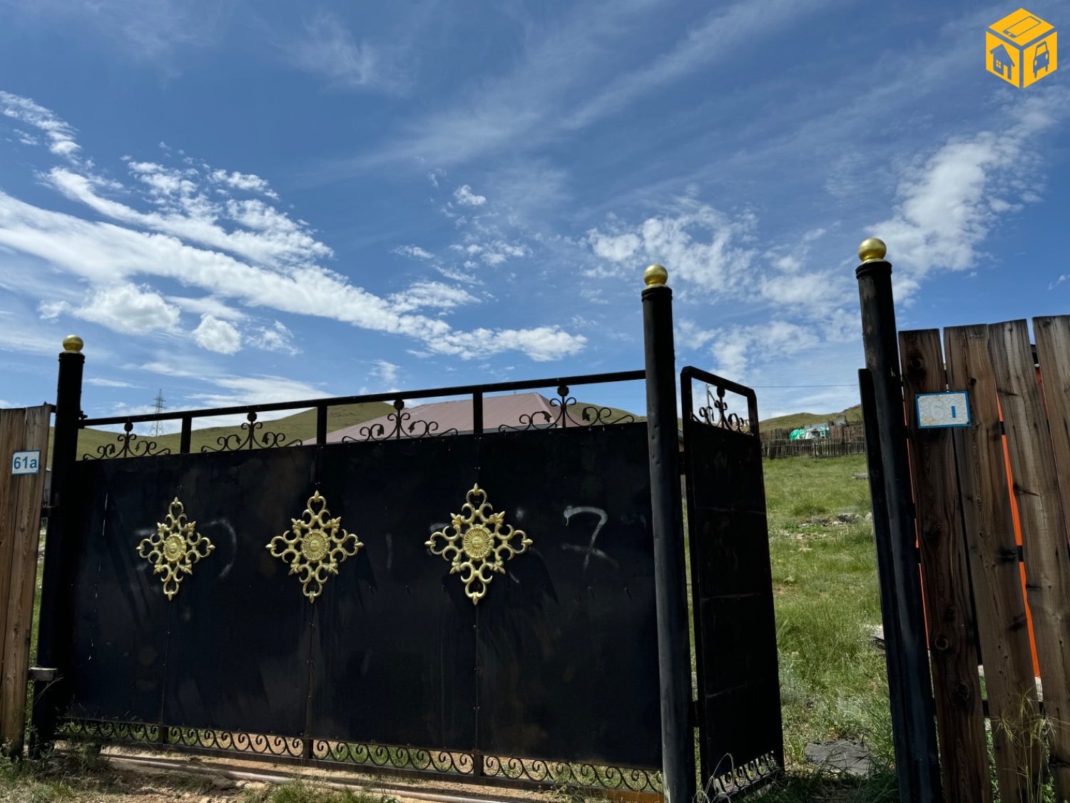 Үл хөдлөх зарна Хашаа байшин