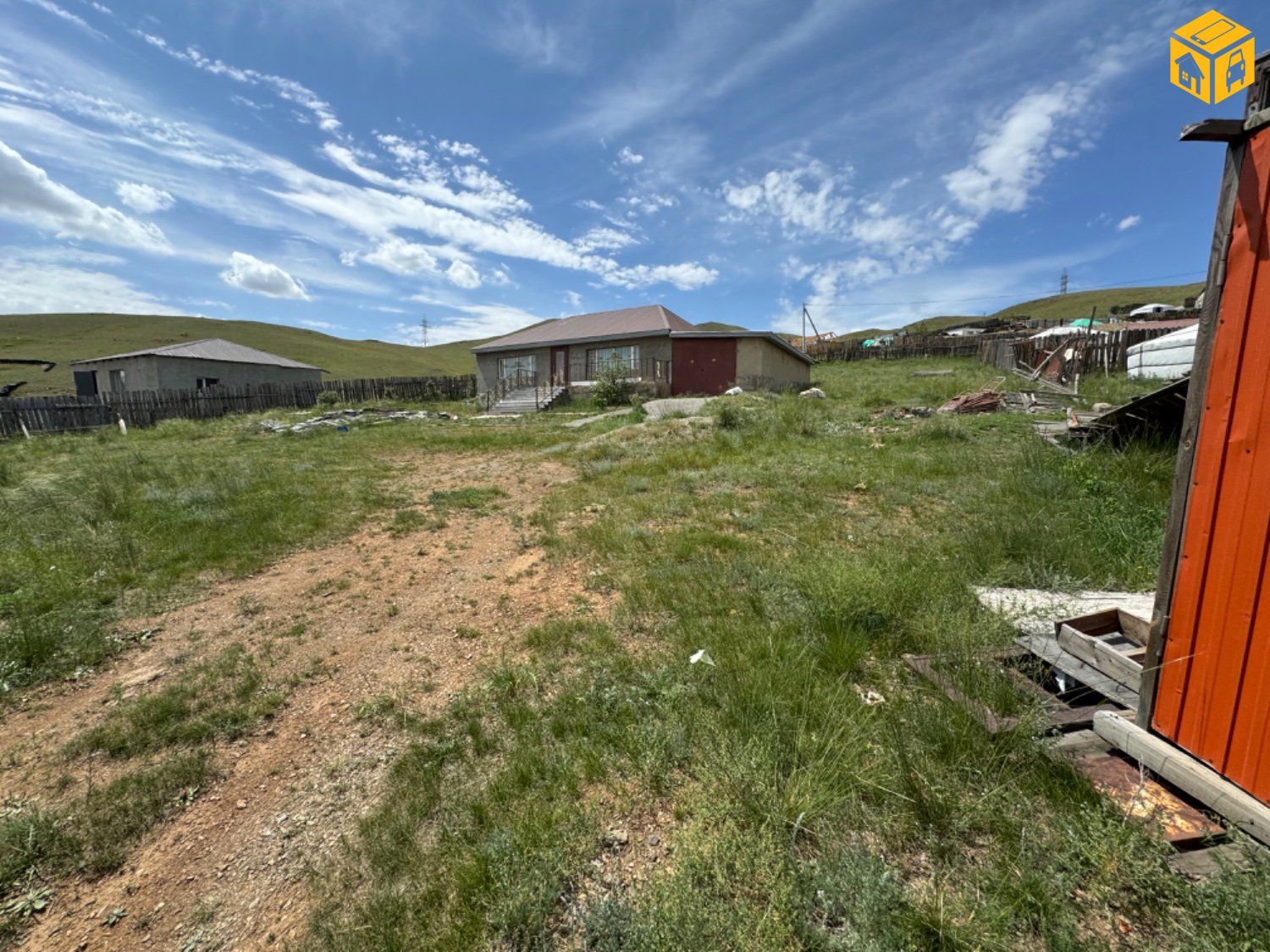 Үл хөдлөх зарна Хашаа байшин