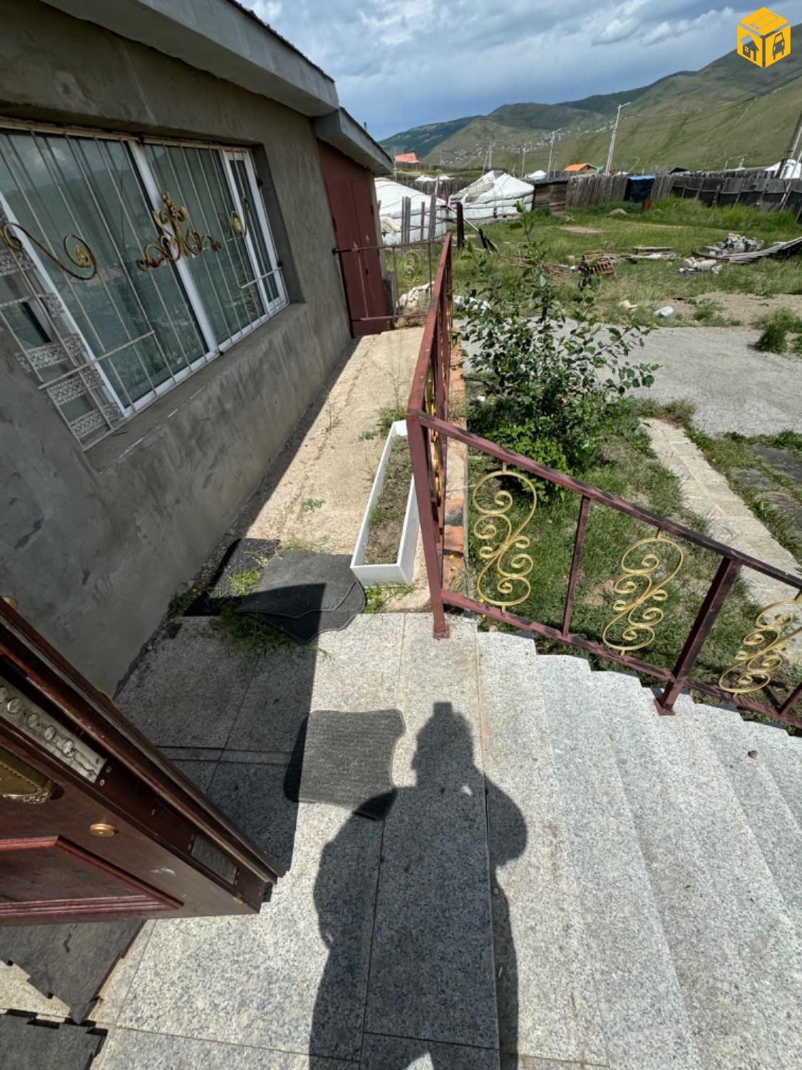 Үл хөдлөх зарна Хашаа байшин