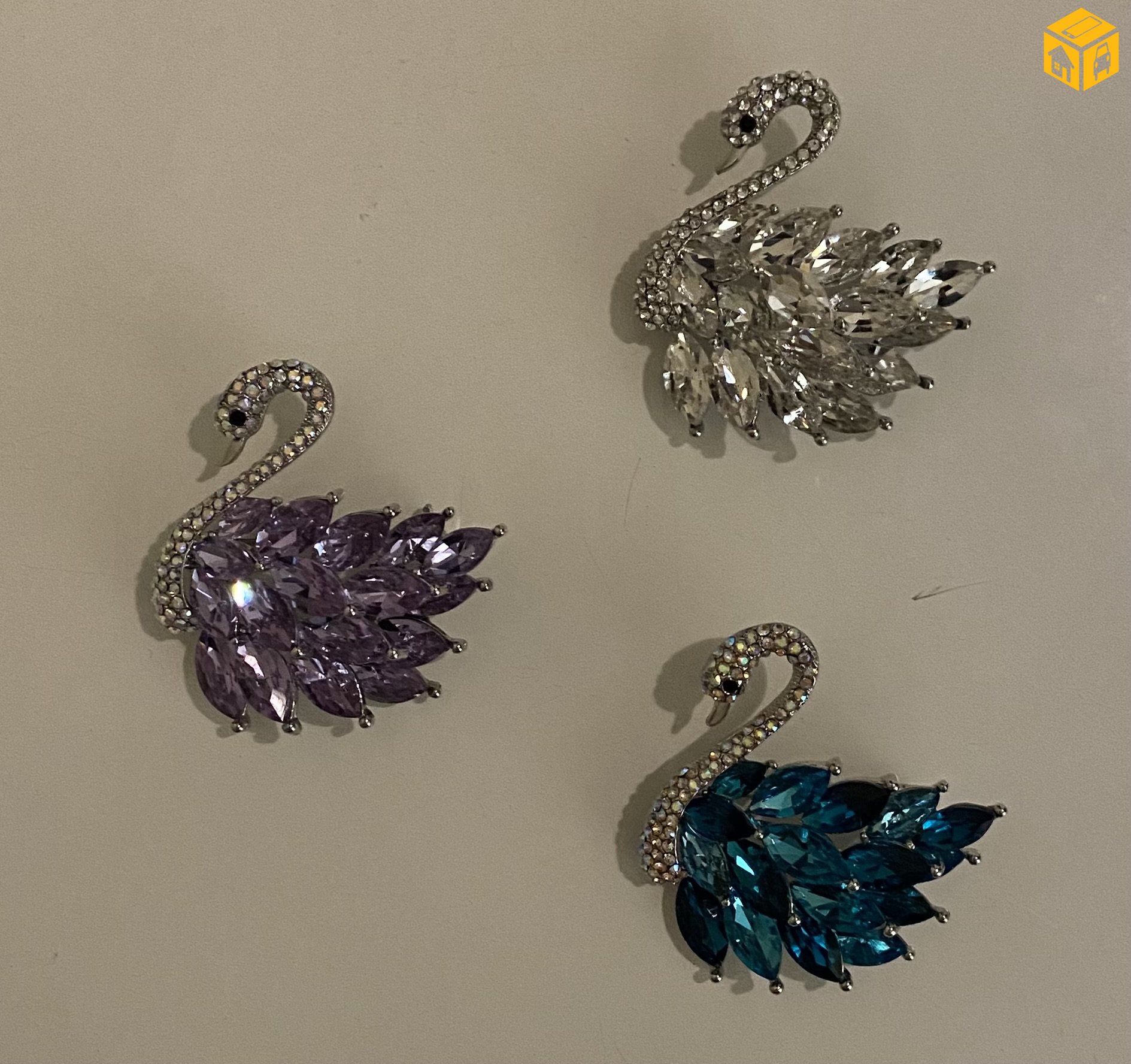 Энгэрийн зүүлт. Болор