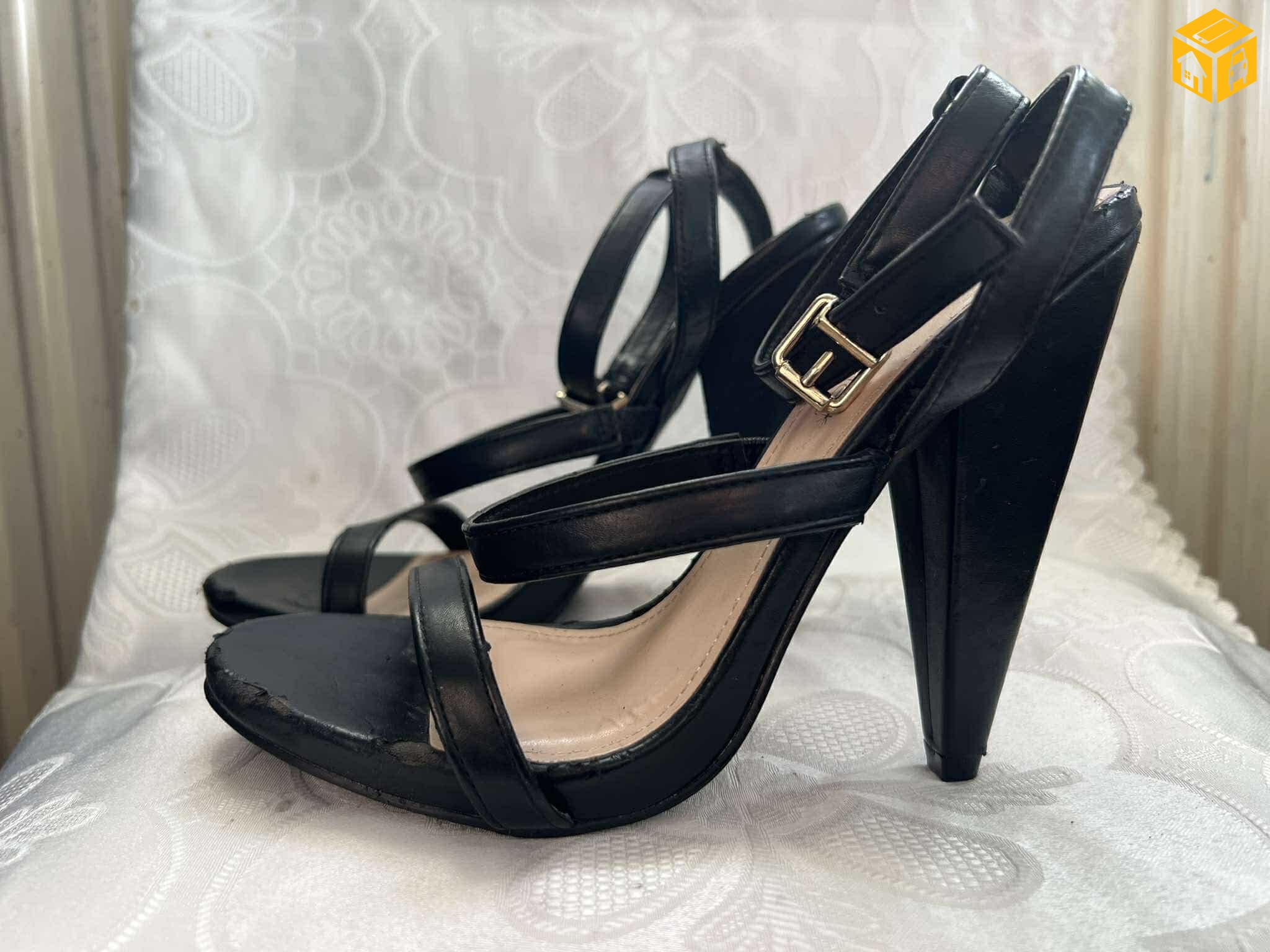 өсгийтэй гутал