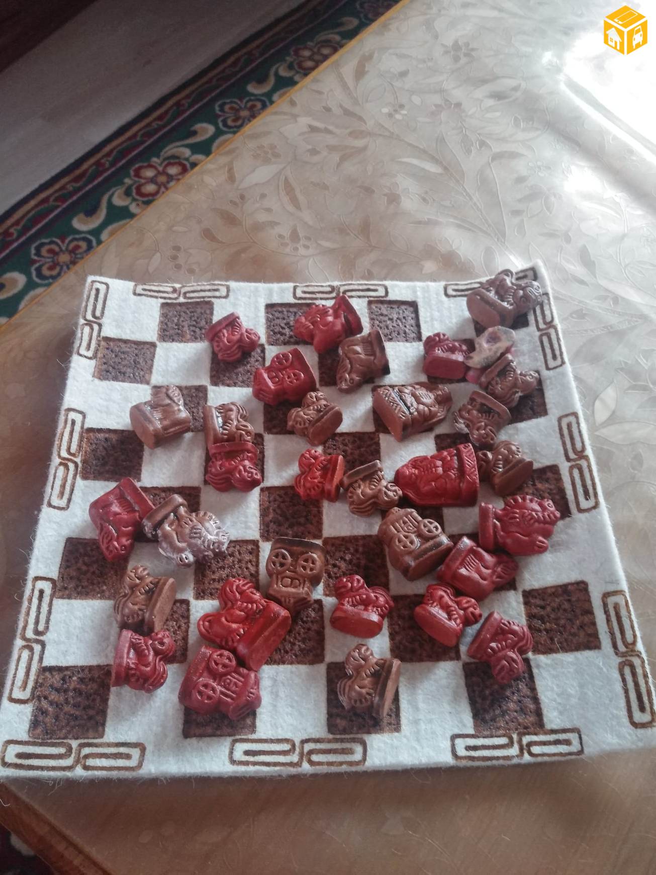 эсгий гэр, дэвсгэртэй шатар зарна.