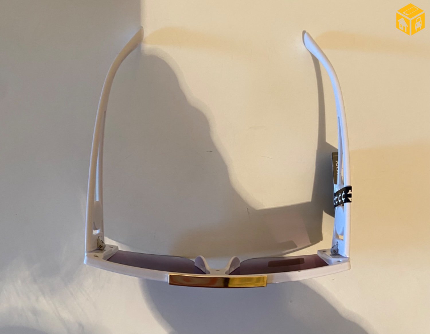 Нүдний шил. True Religion .