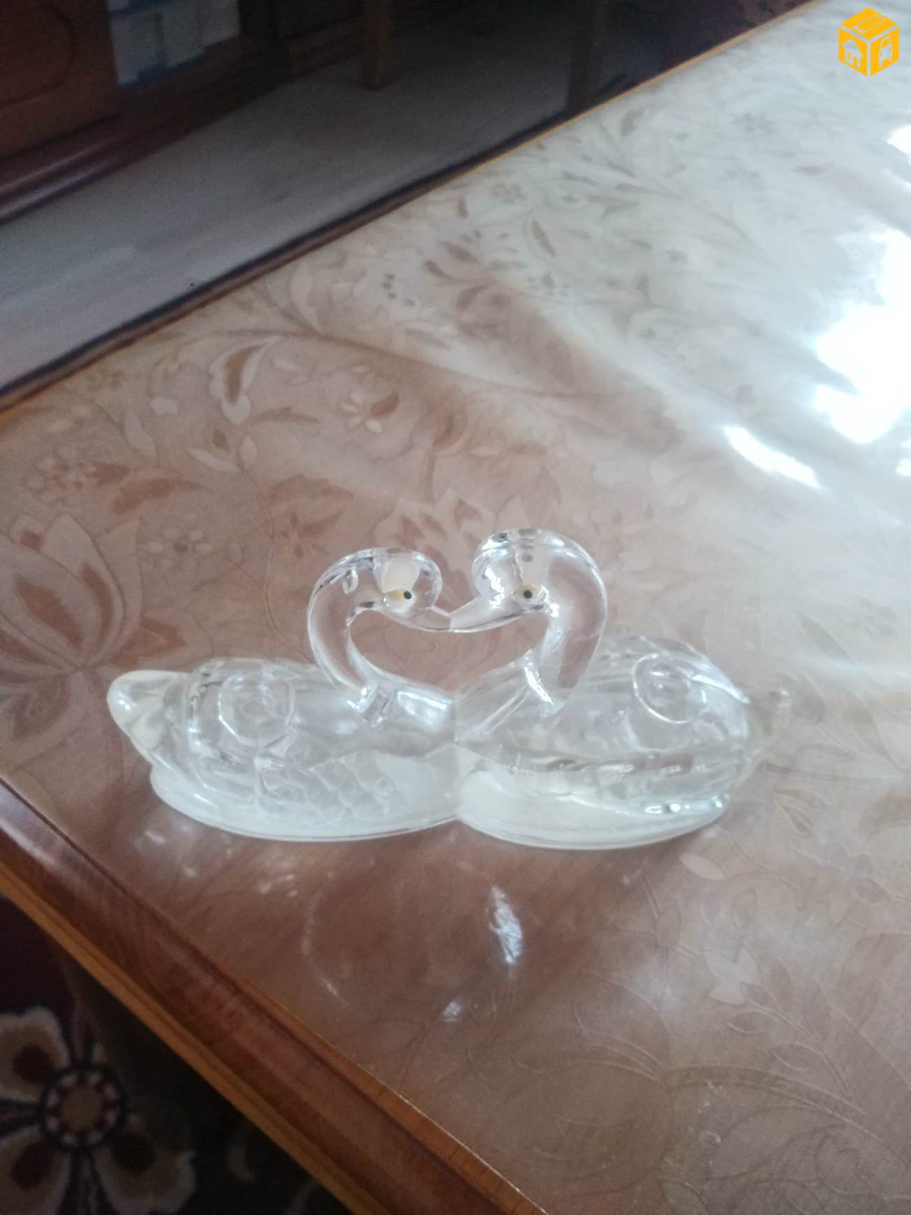 хос хунгийн сувинер зарна.