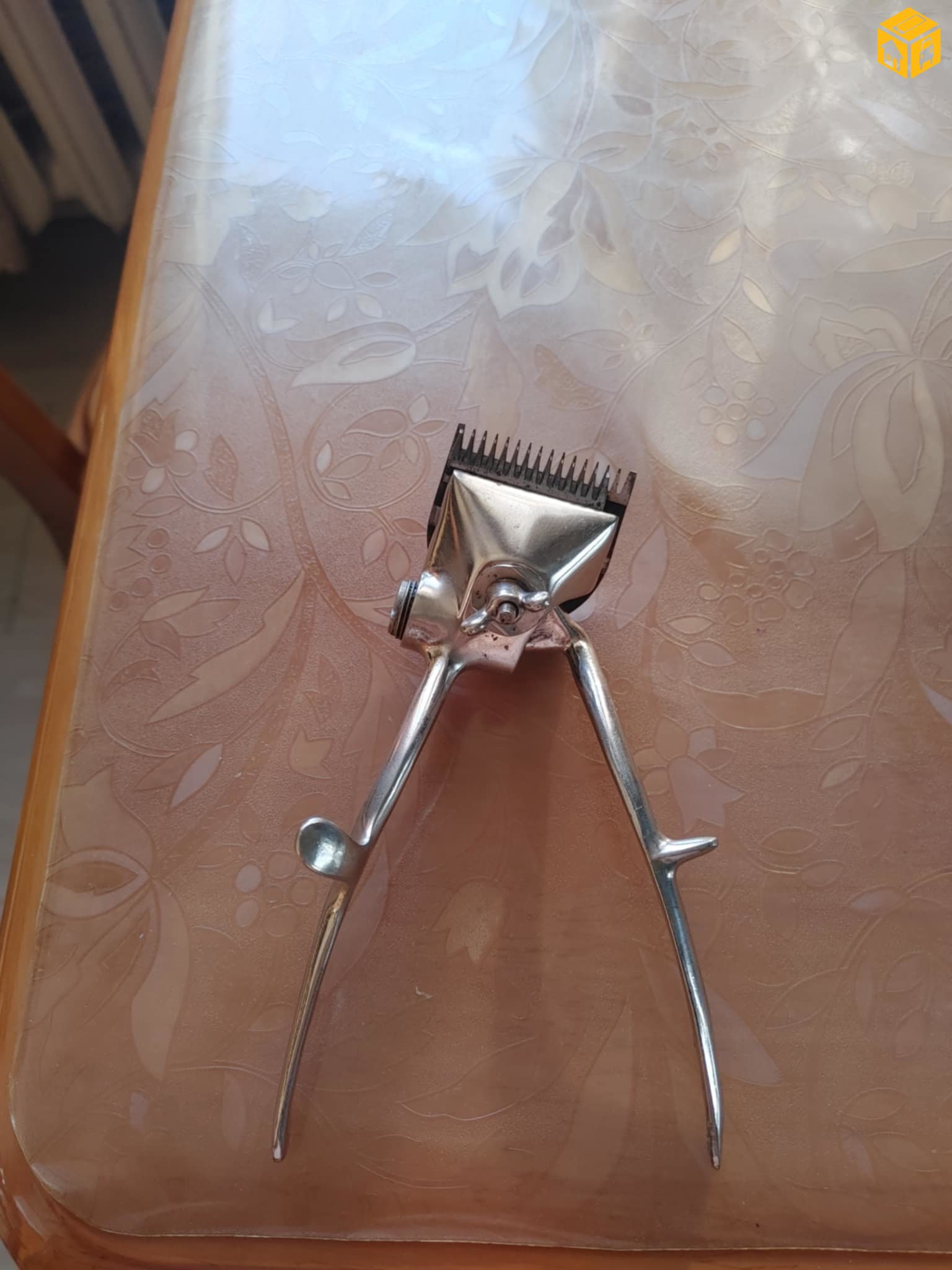 үс засдаг гар машин зарна